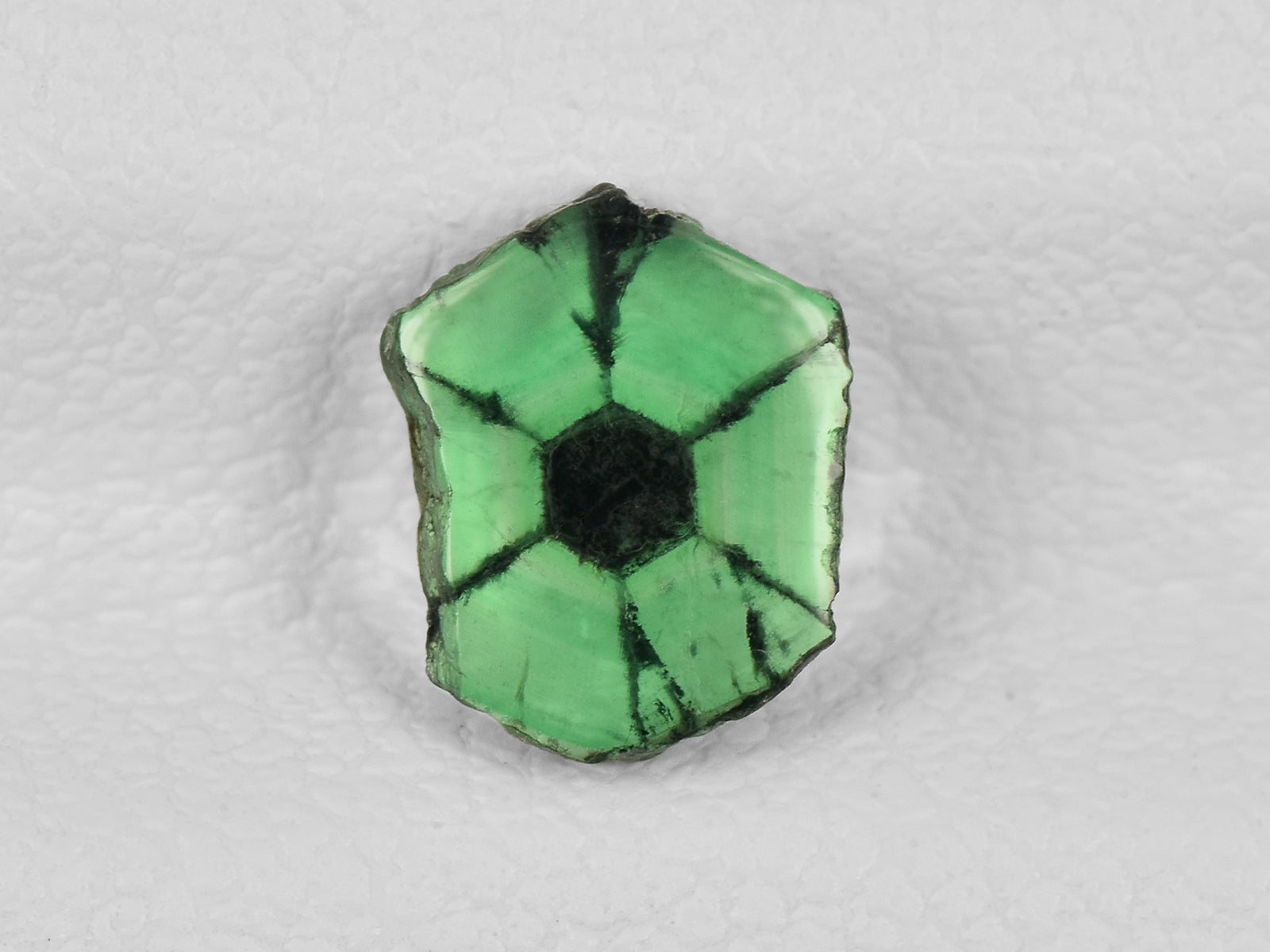 8802163-cabochon-lively-green-with-black-spokes-igi-colombia-natural-trapiche-emerald-0.64-ct