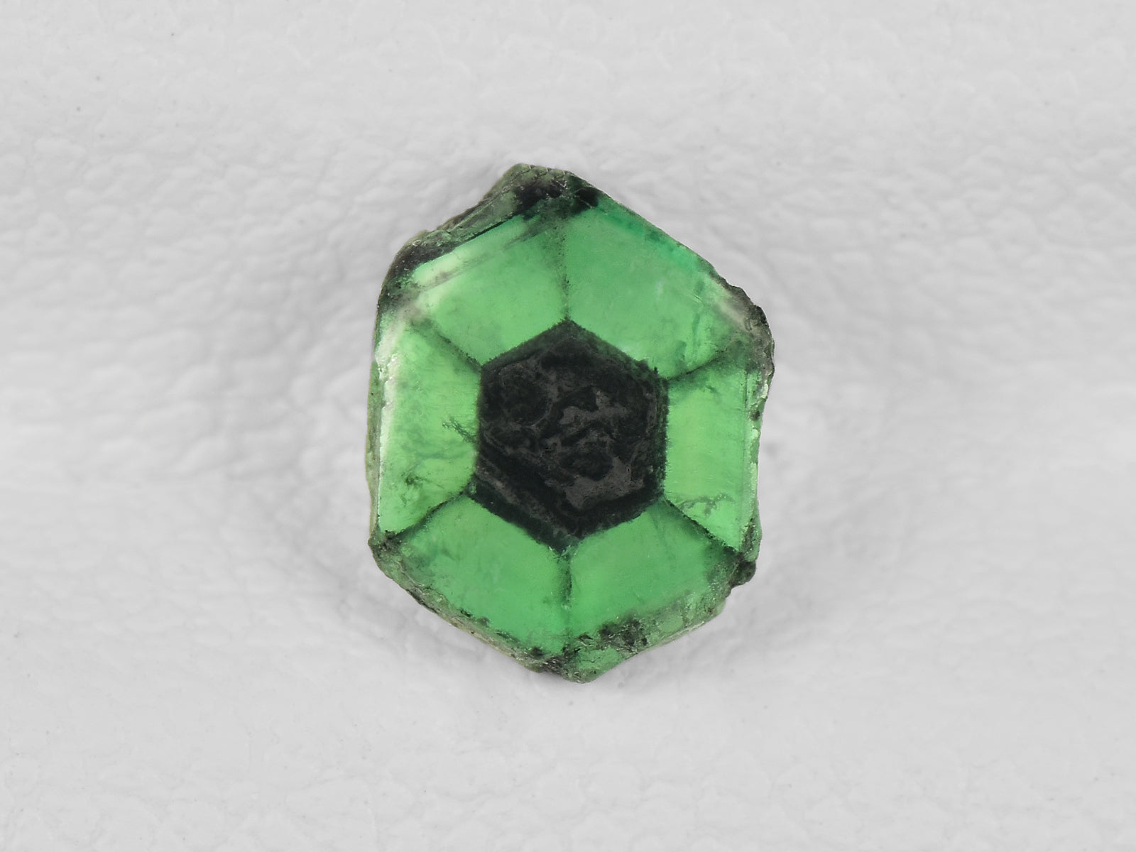 8802165-cabochon-green-with-black-spokes-igi-colombia-natural-trapiche-emerald-0.74-ct