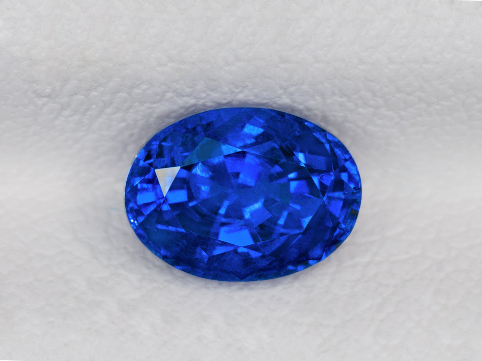8802828-oval-intense-royal-blue-grs-sri-lanka-natural-blue-sapphire-1.13-ct