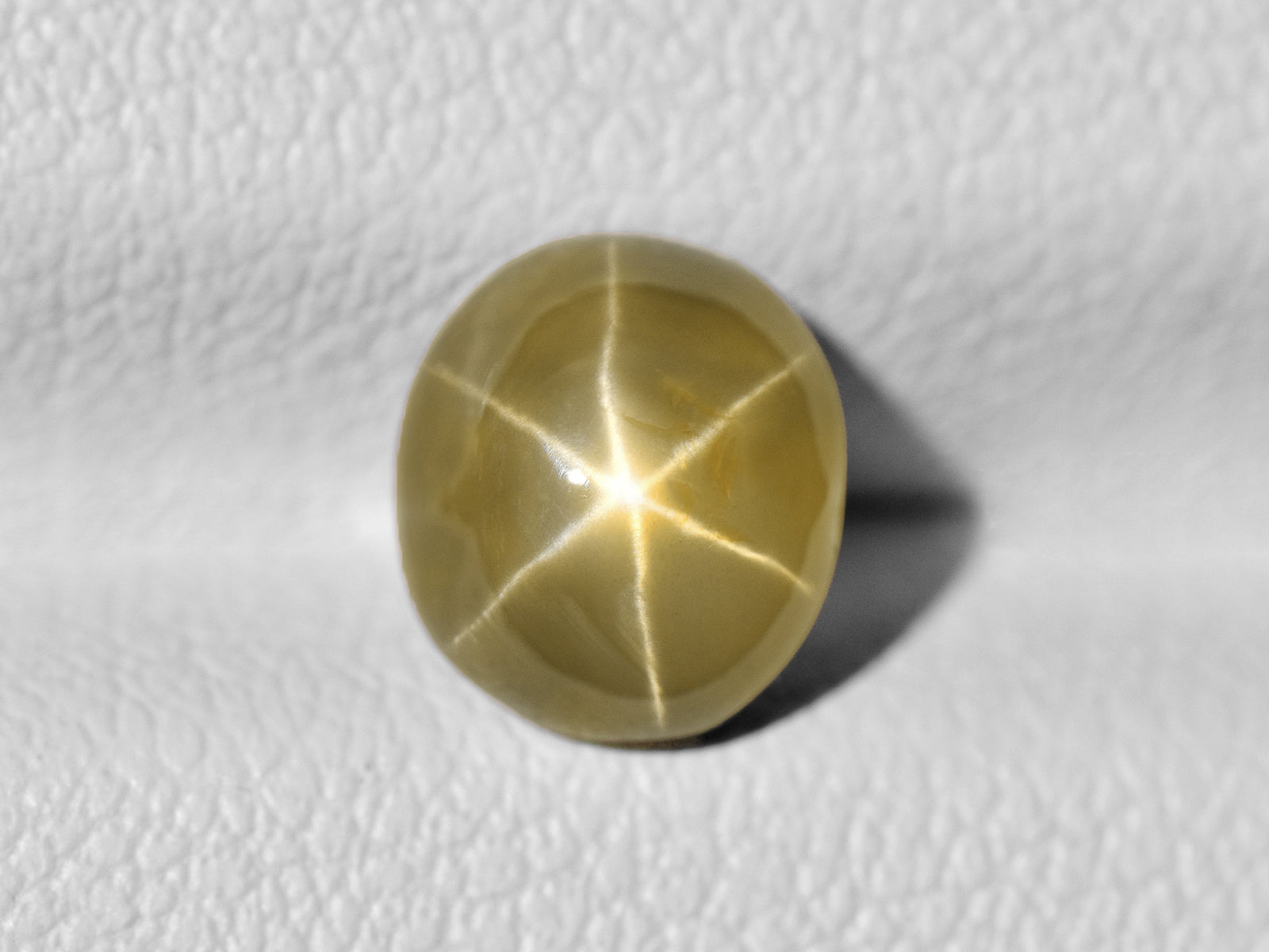 8802182-cabochon-greyish-yellowish-brown-igi-sri-lanka-natural-fancy-star-sapphire-2.04-ct