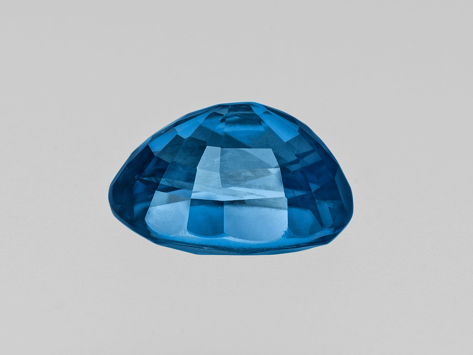 8802259-oval-lustrous-intense-blue-igi-nigeria-natural-blue-sapphire-2.04-ct
