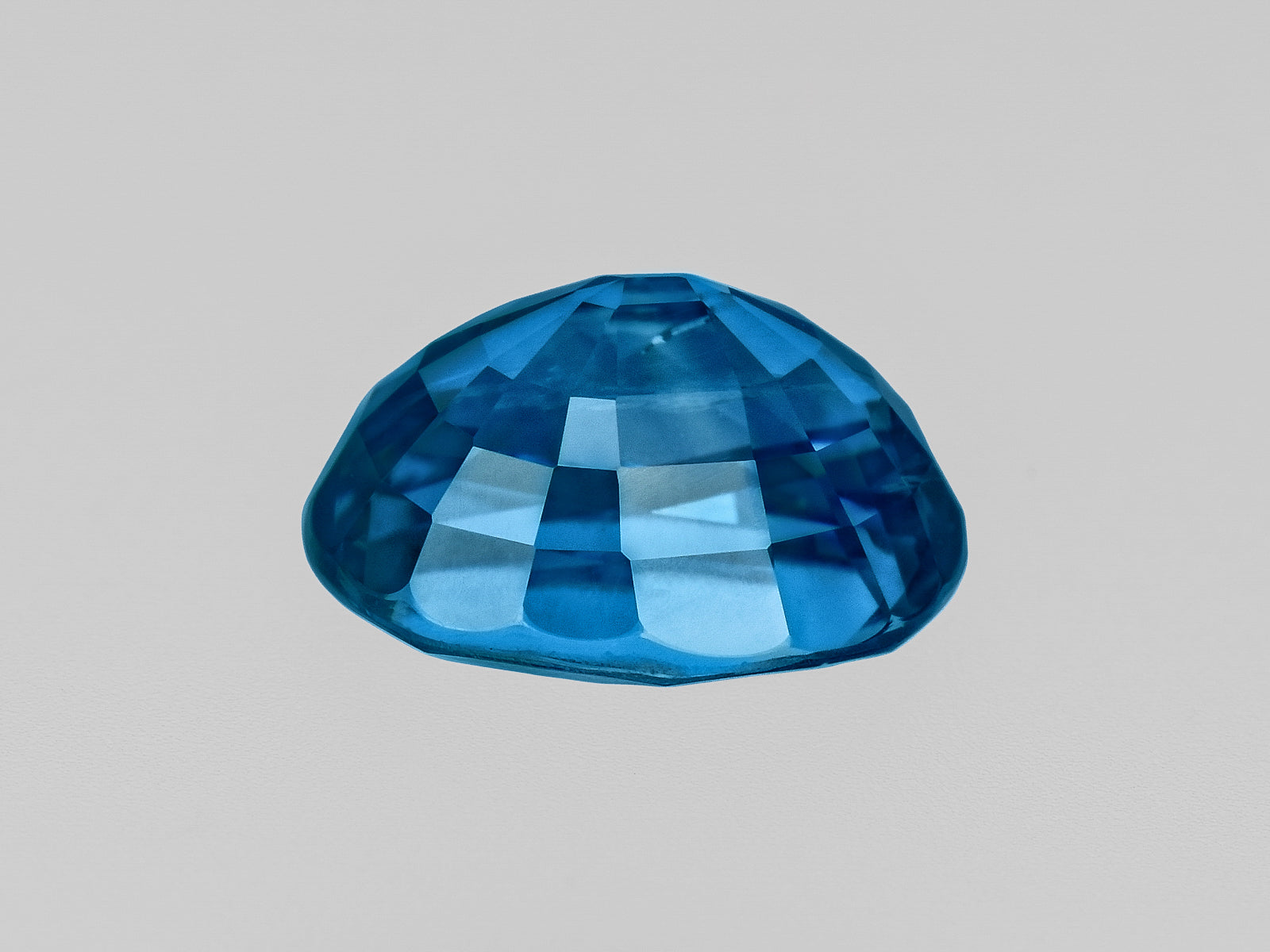 8802259-oval-lustrous-intense-blue-igi-nigeria-natural-blue-sapphire-2.04-ct