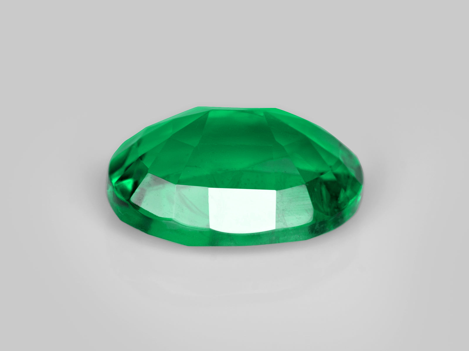 8802982-oval-lively-intense-green-gia-zambia-natural-emerald-2.57-ct