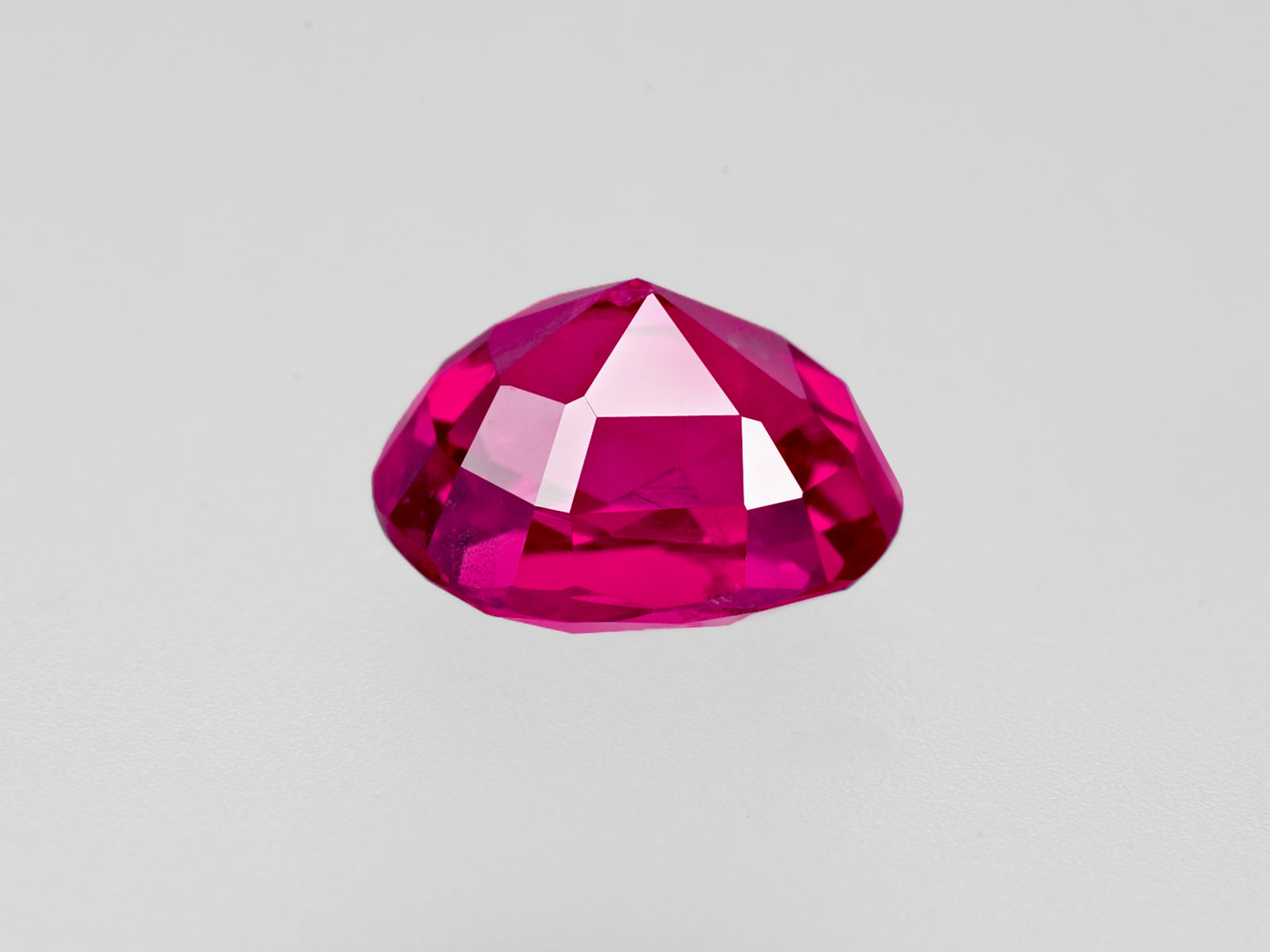 8802240-oval-fery-vivid-purplish-red-gia-afghanistan-natural-ruby-1.47-ct