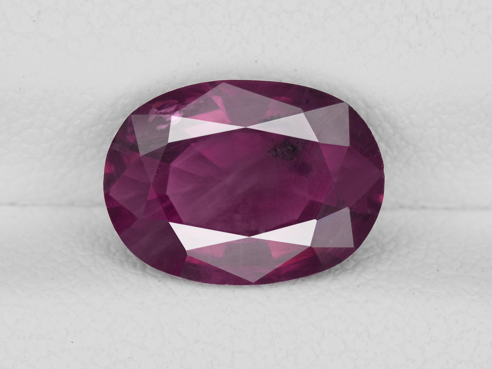 8802255-oval-deep-purplish-red-gia-kashmir-natural-ruby-2.69-ct