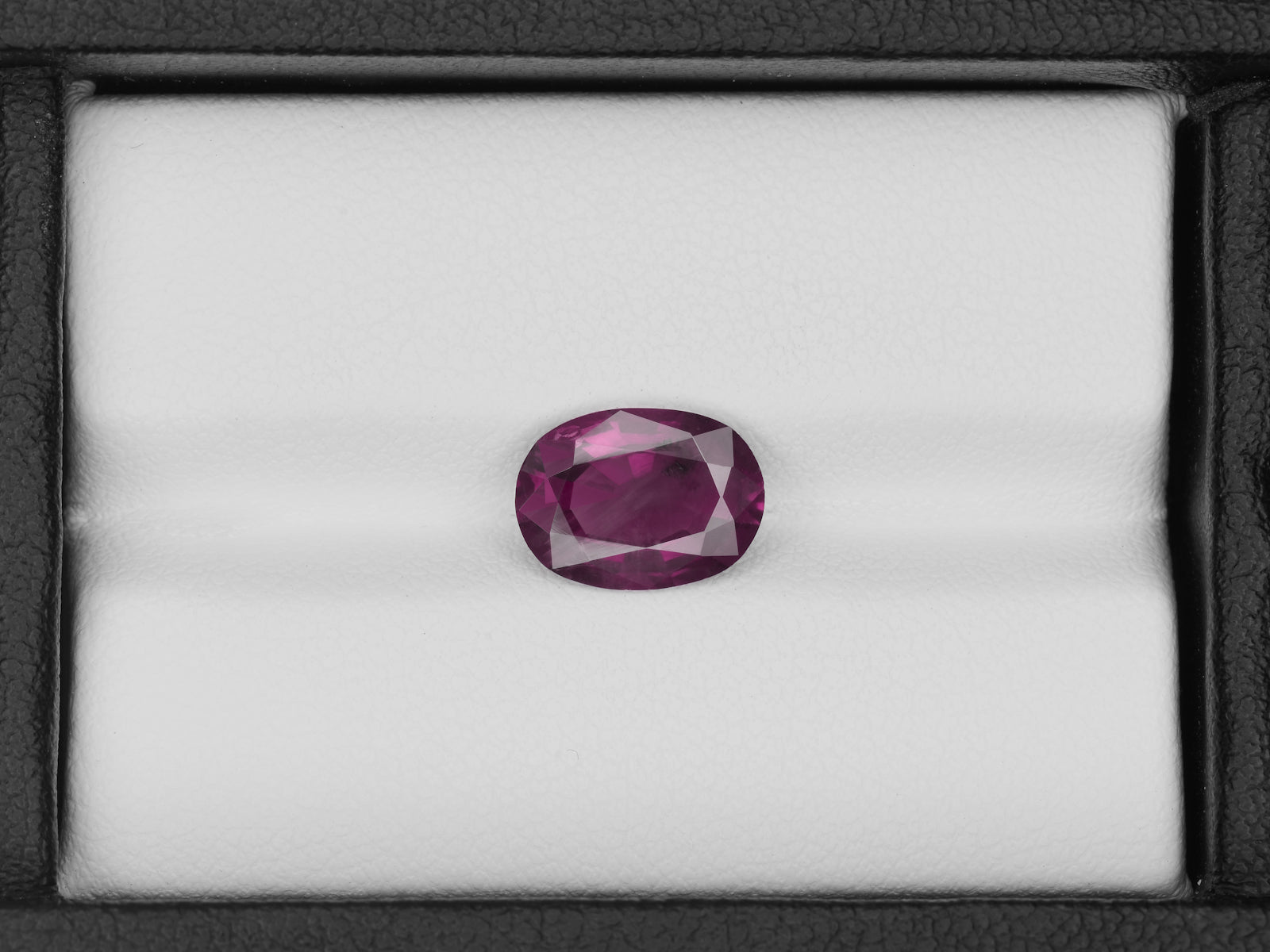 8802255-oval-deep-purplish-red-gia-kashmir-natural-ruby-2.69-ct