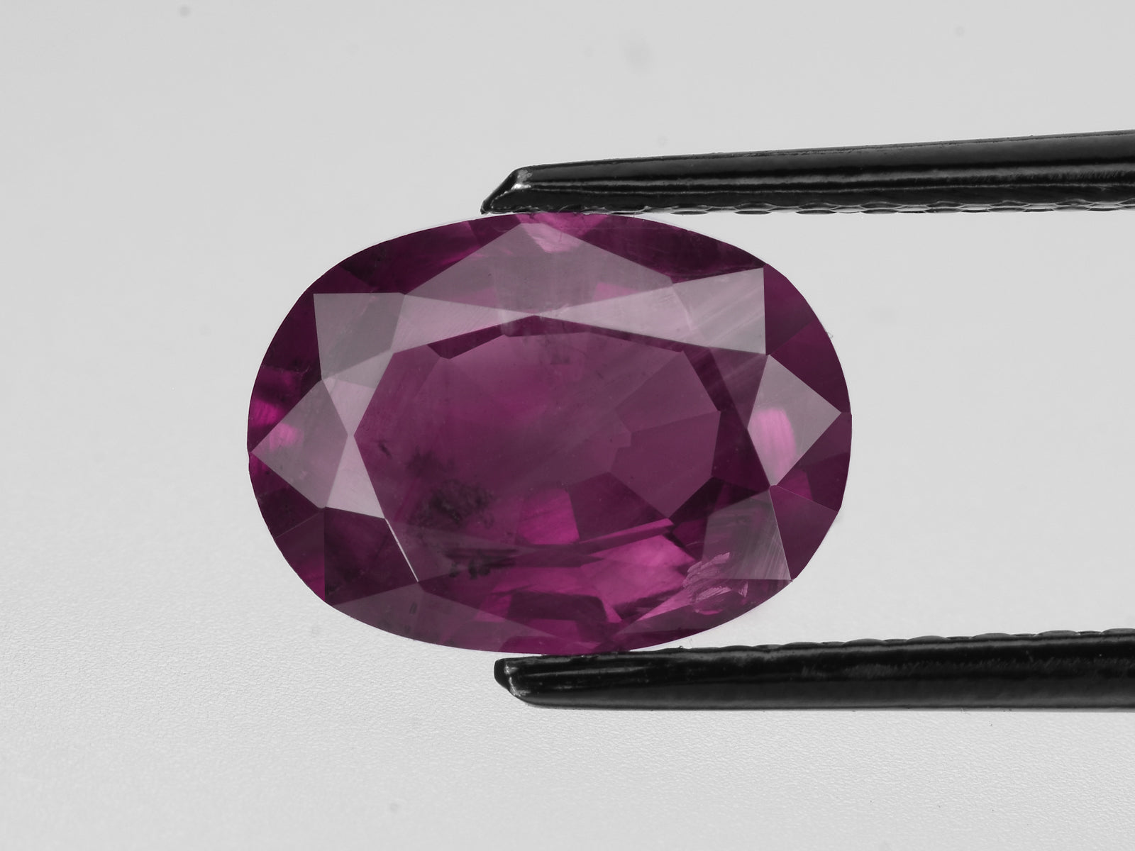 8802255-oval-deep-purplish-red-gia-kashmir-natural-ruby-2.69-ct