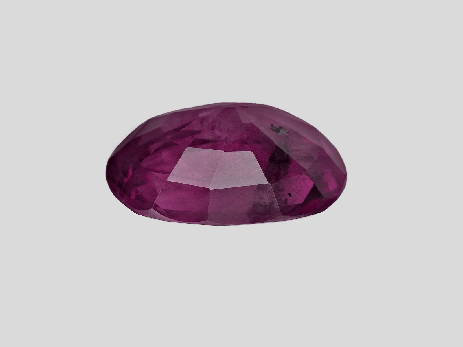 8802255-oval-deep-purplish-red-gia-kashmir-natural-ruby-2.69-ct