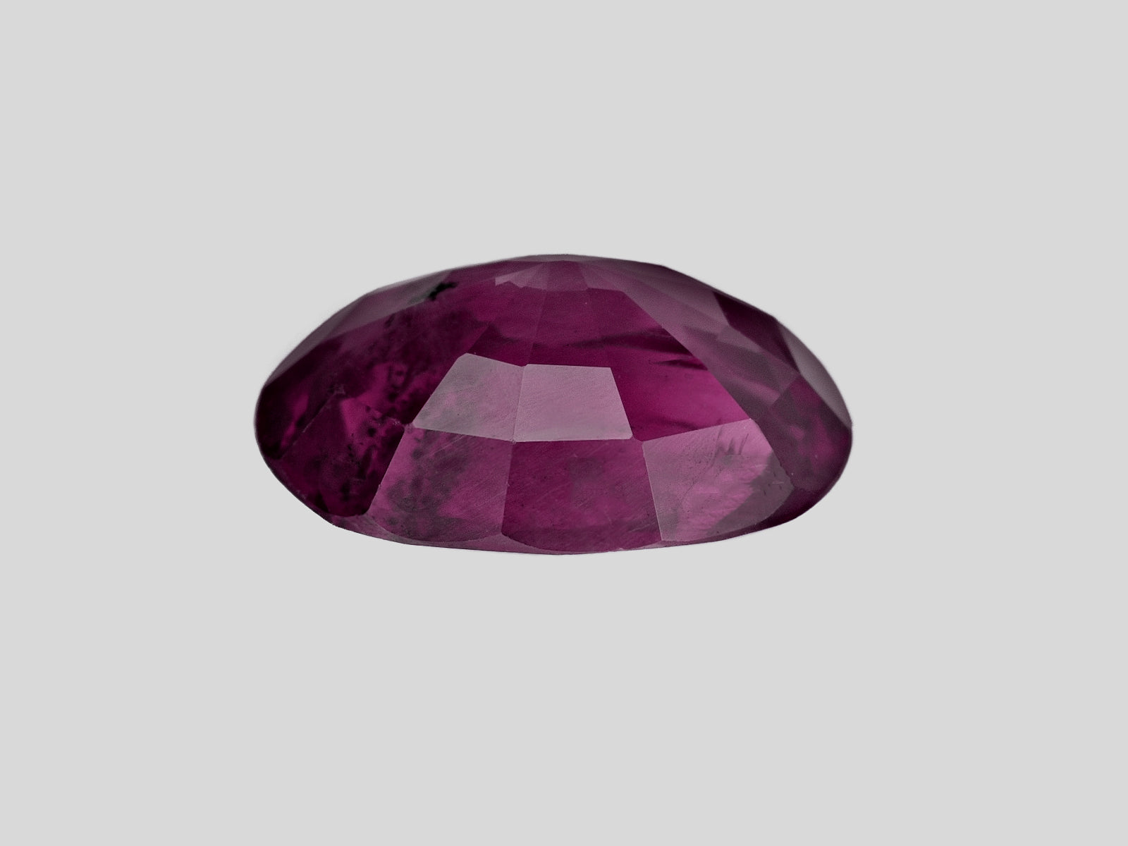 8802255-oval-deep-purplish-red-gia-kashmir-natural-ruby-2.69-ct