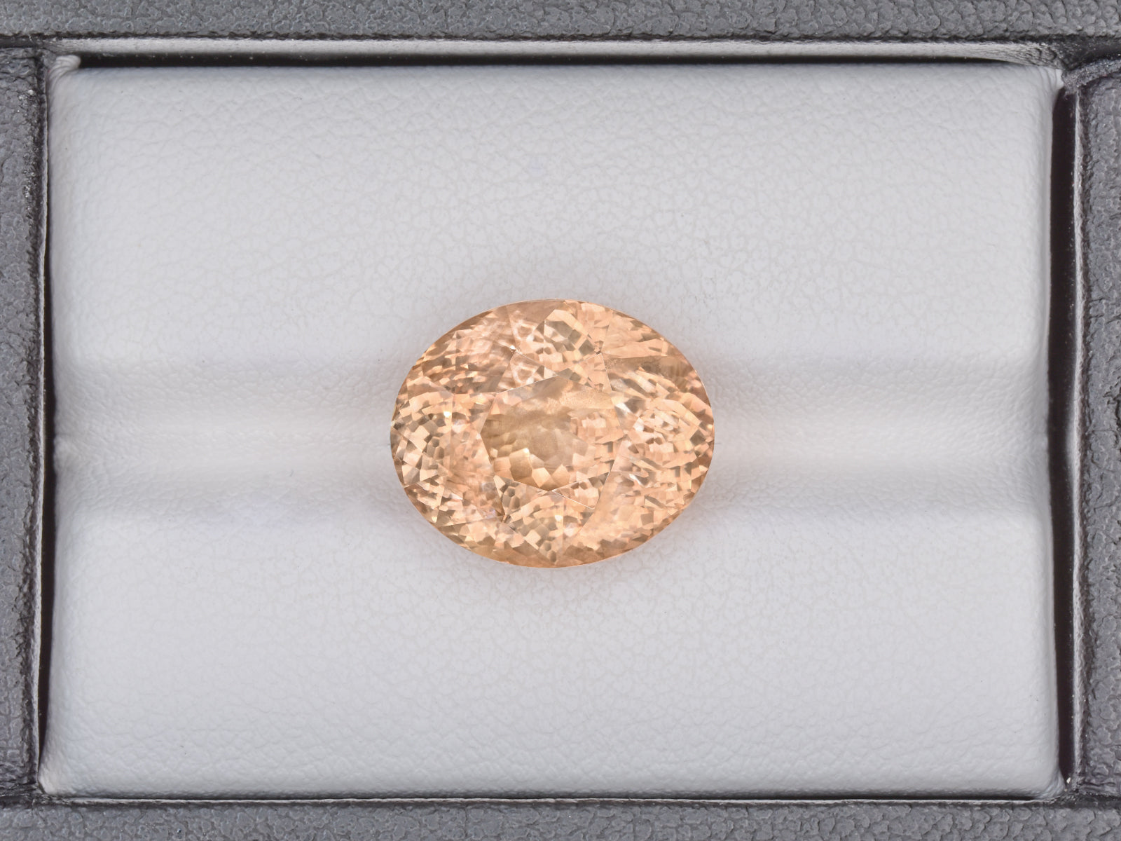 8802235-oval-lustrous-sunset-orange-with-slight-pinkish-hue-grs-sri-lanka-natural-padparadscha-14.48-ct