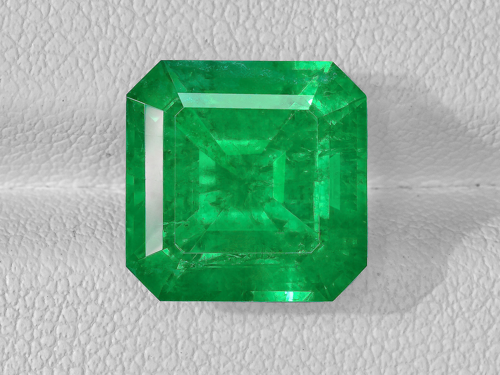 8802586-octagonal-rich-velvety-intense-green-colombia-natural-emerald-7.67-ct