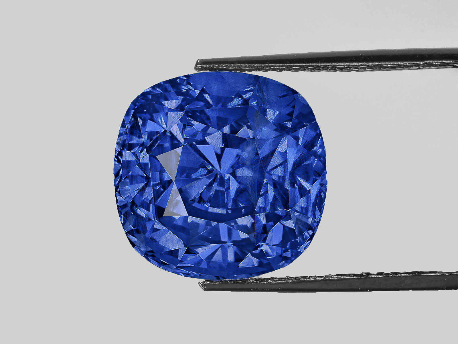 8802587-cushion-fiery-vivid-royal-blue-ssef-grs-sri-lanka-natural-blue-sapphire-27.66-ct