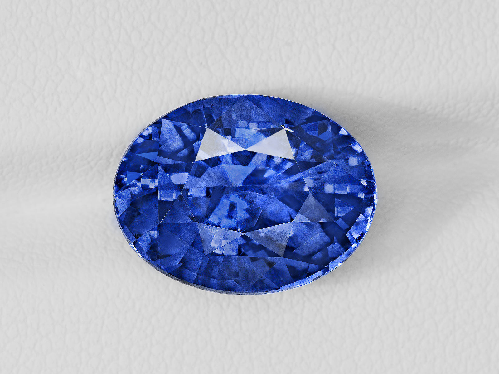8802593-oval-lively-intense-blue-grs-sri-lanka-natural-blue-sapphire-10.78-ct