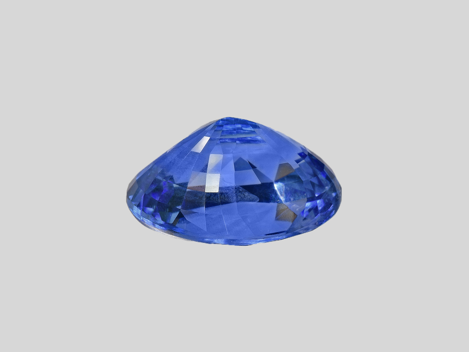 8802593-oval-lively-intense-blue-grs-sri-lanka-natural-blue-sapphire-10.78-ct