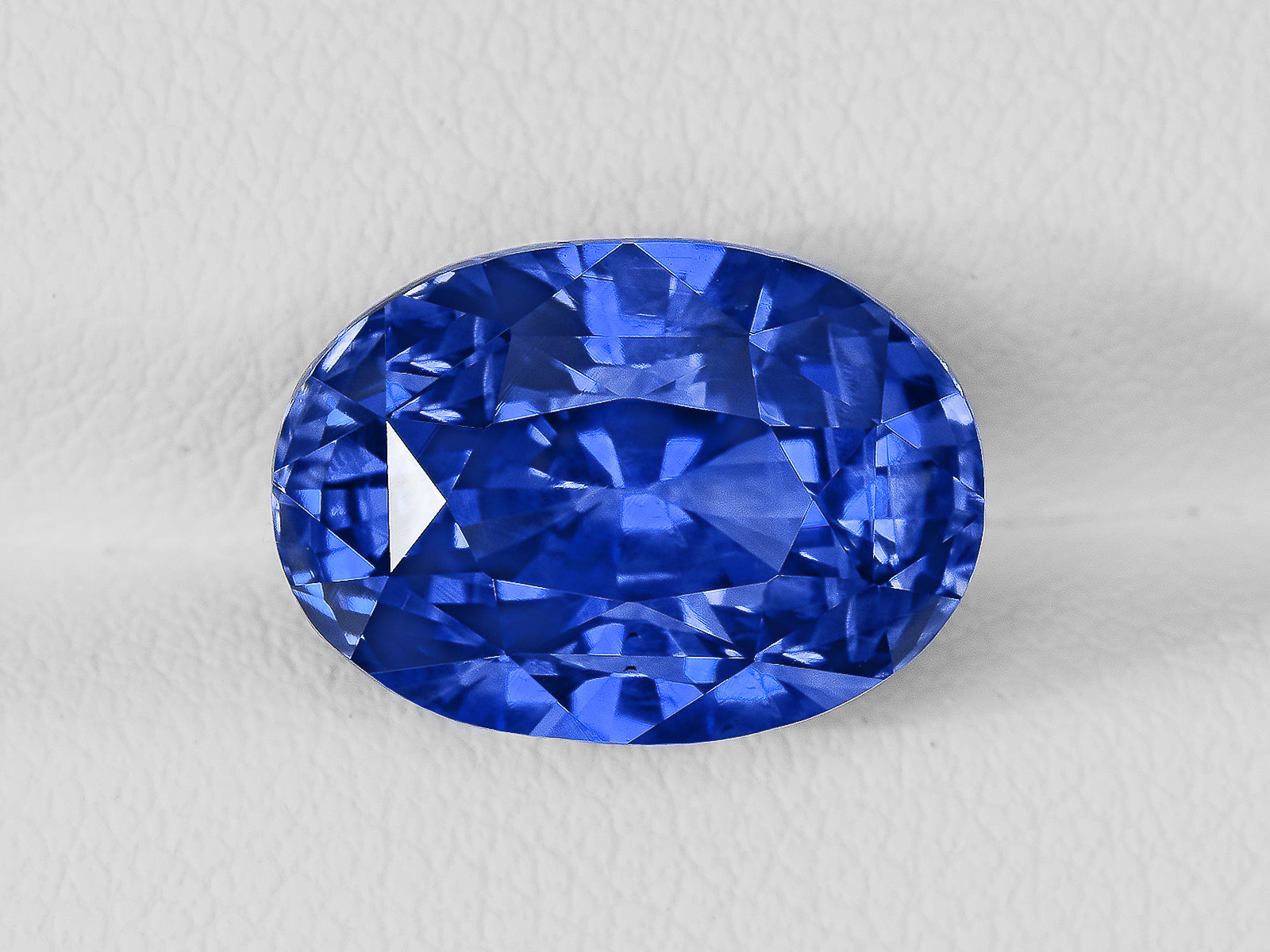 8802597-oval-fiery-vivid-blue-grs-sri-lanka-natural-blue-sapphire-10.20-ct