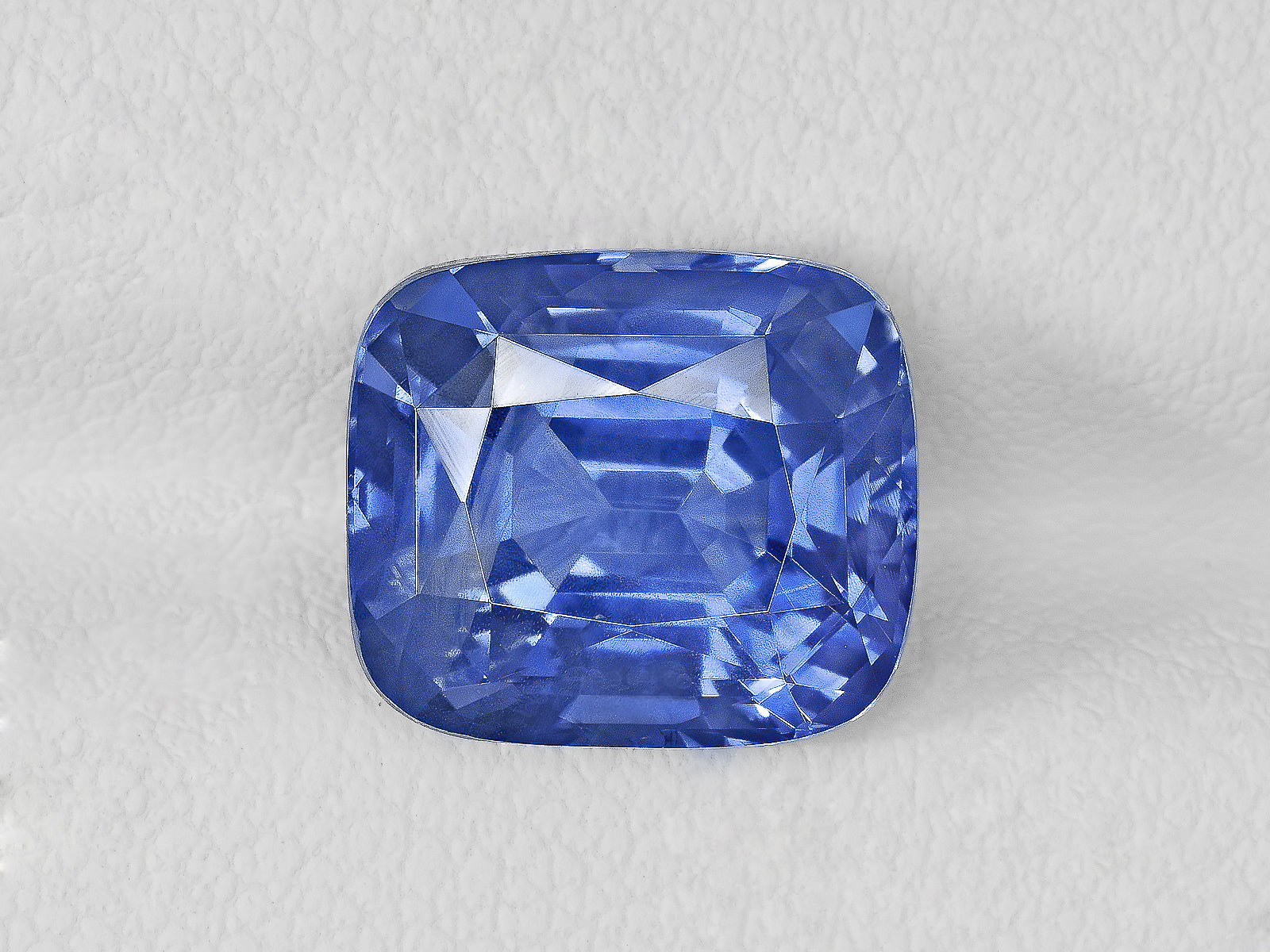 8802599-cushion-velvety-cornflower-blue-grs-sri-lanka-natural-blue-sapphire-6.37-ct