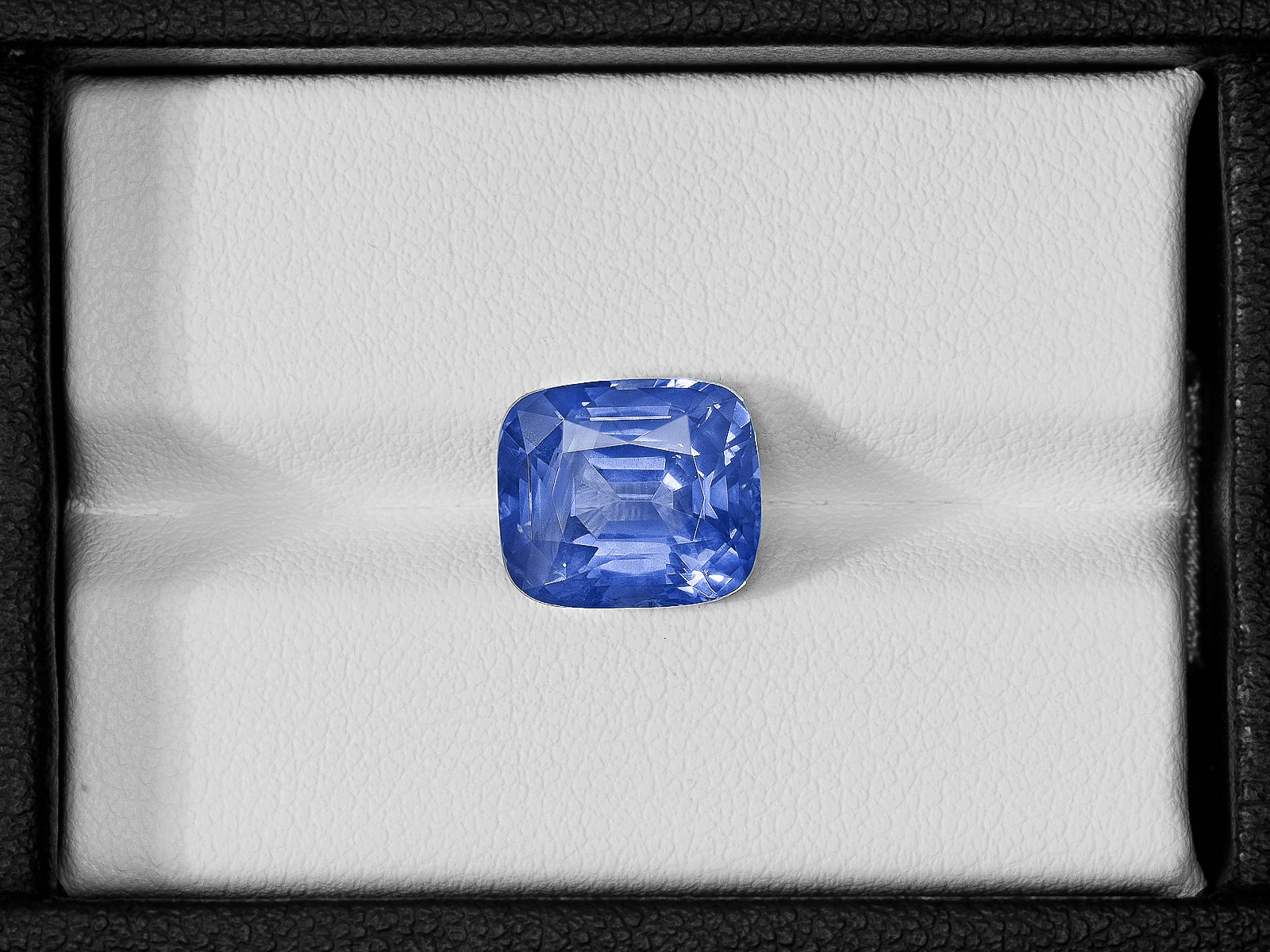 8802599-cushion-velvety-cornflower-blue-grs-sri-lanka-natural-blue-sapphire-6.37-ct