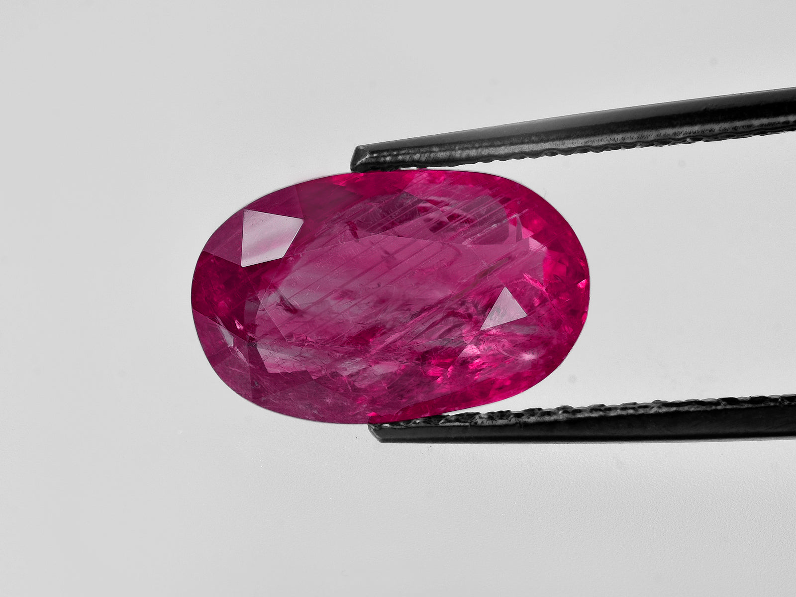 8802600-oval-rich-pinkish-red-gii-burma-natural-ruby-6.21-ct