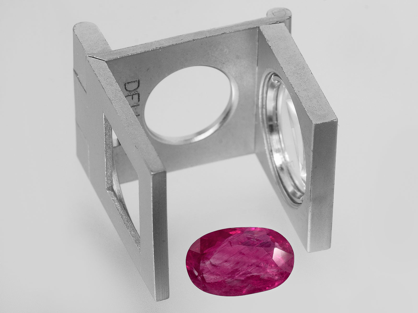 8802600-oval-rich-pinkish-red-gii-burma-natural-ruby-6.21-ct