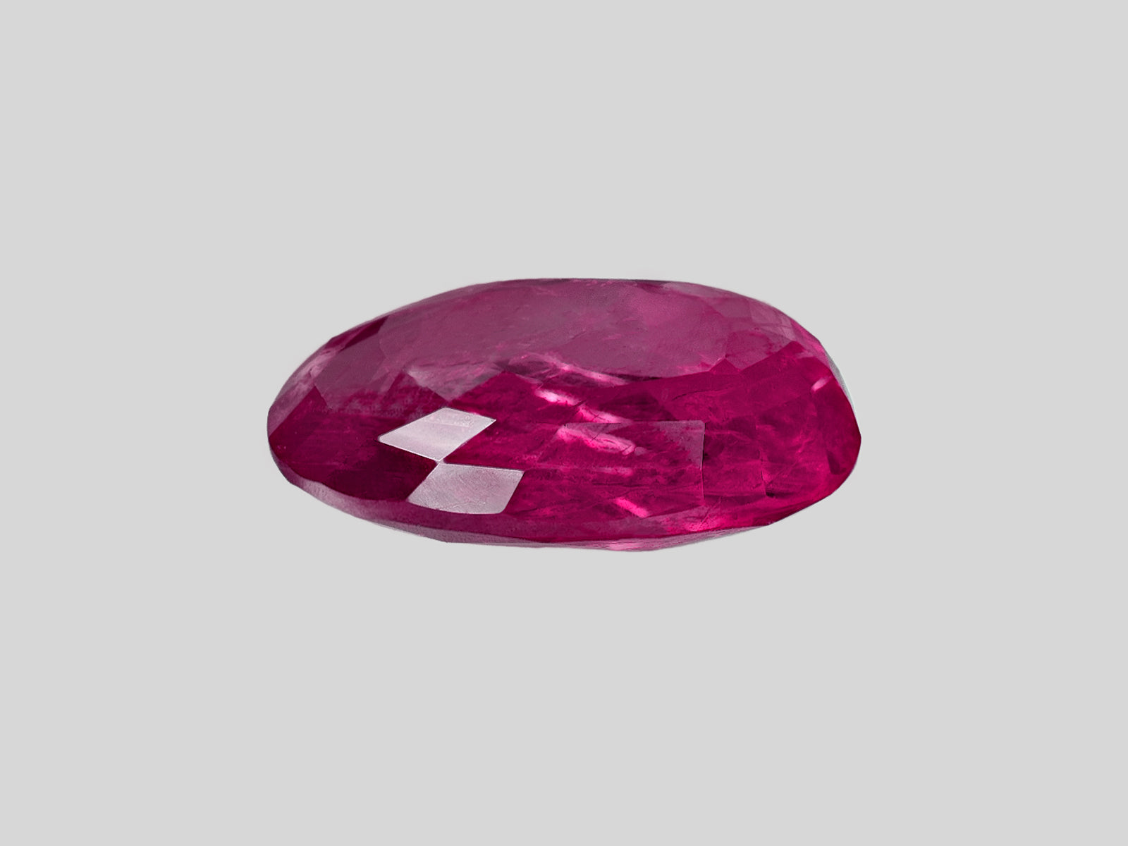 8802600-oval-rich-pinkish-red-gii-burma-natural-ruby-6.21-ct