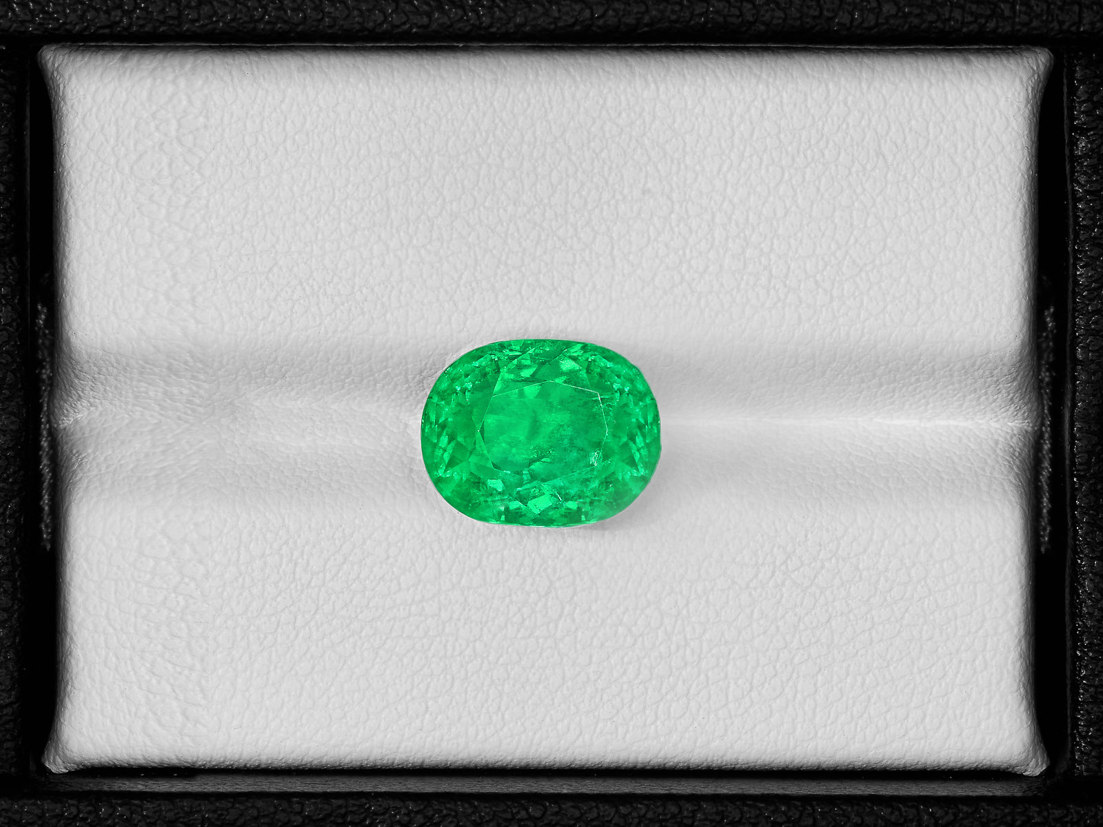 8802602-oval-bright-neon-green-gia-afghanistan-natural-emerald-4.69-ct