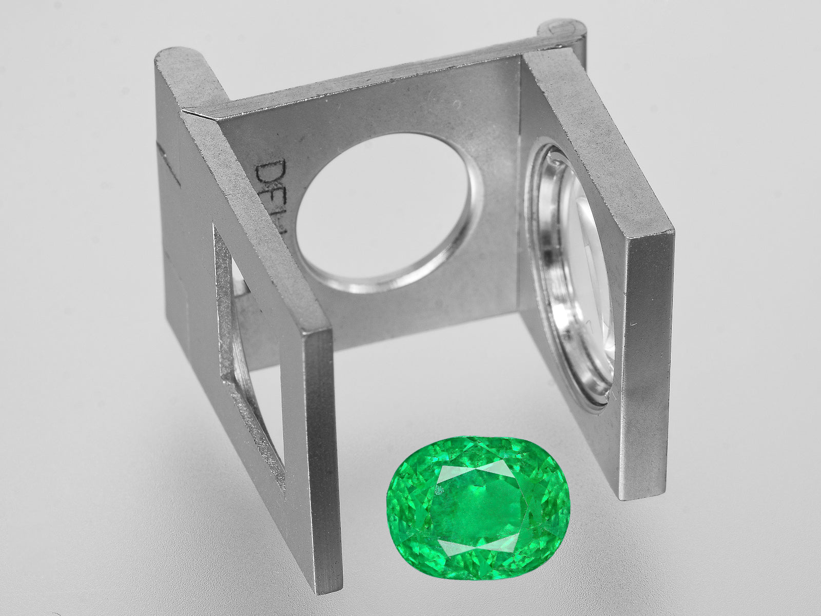 8802602-oval-bright-neon-green-gia-afghanistan-natural-emerald-4.69-ct