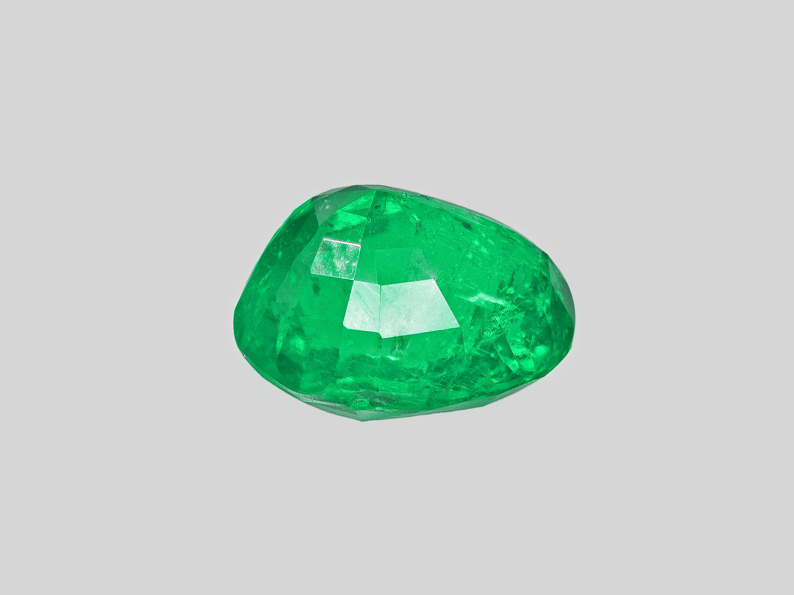 8802602-oval-bright-neon-green-gia-afghanistan-natural-emerald-4.69-ct