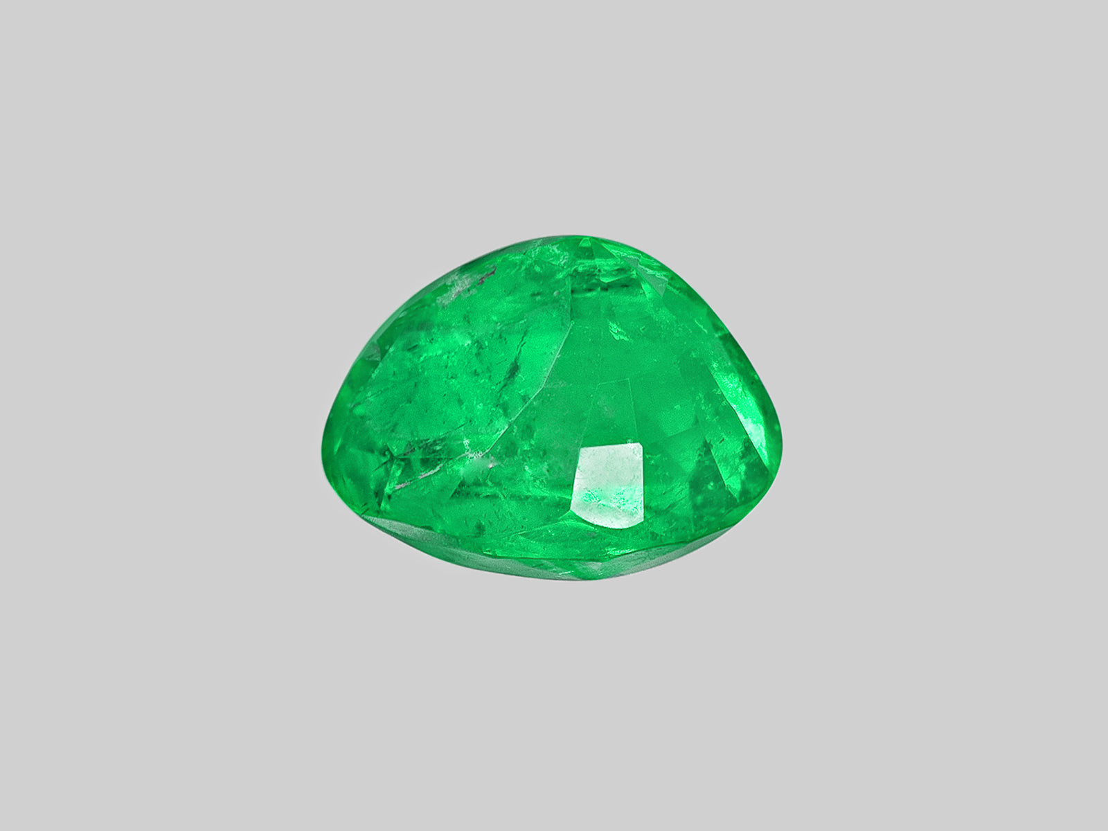 8802602-oval-bright-neon-green-gia-afghanistan-natural-emerald-4.69-ct