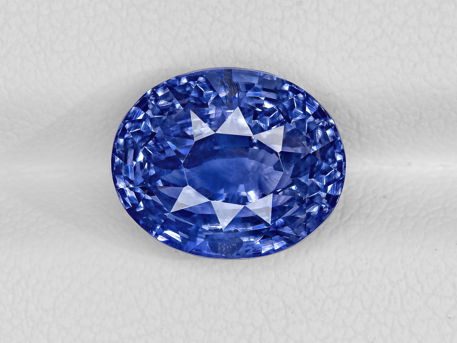 8802740-oval-velvety-cornflower-blue-grs-sri-lanka-natural-blue-sapphire-8.28-ct