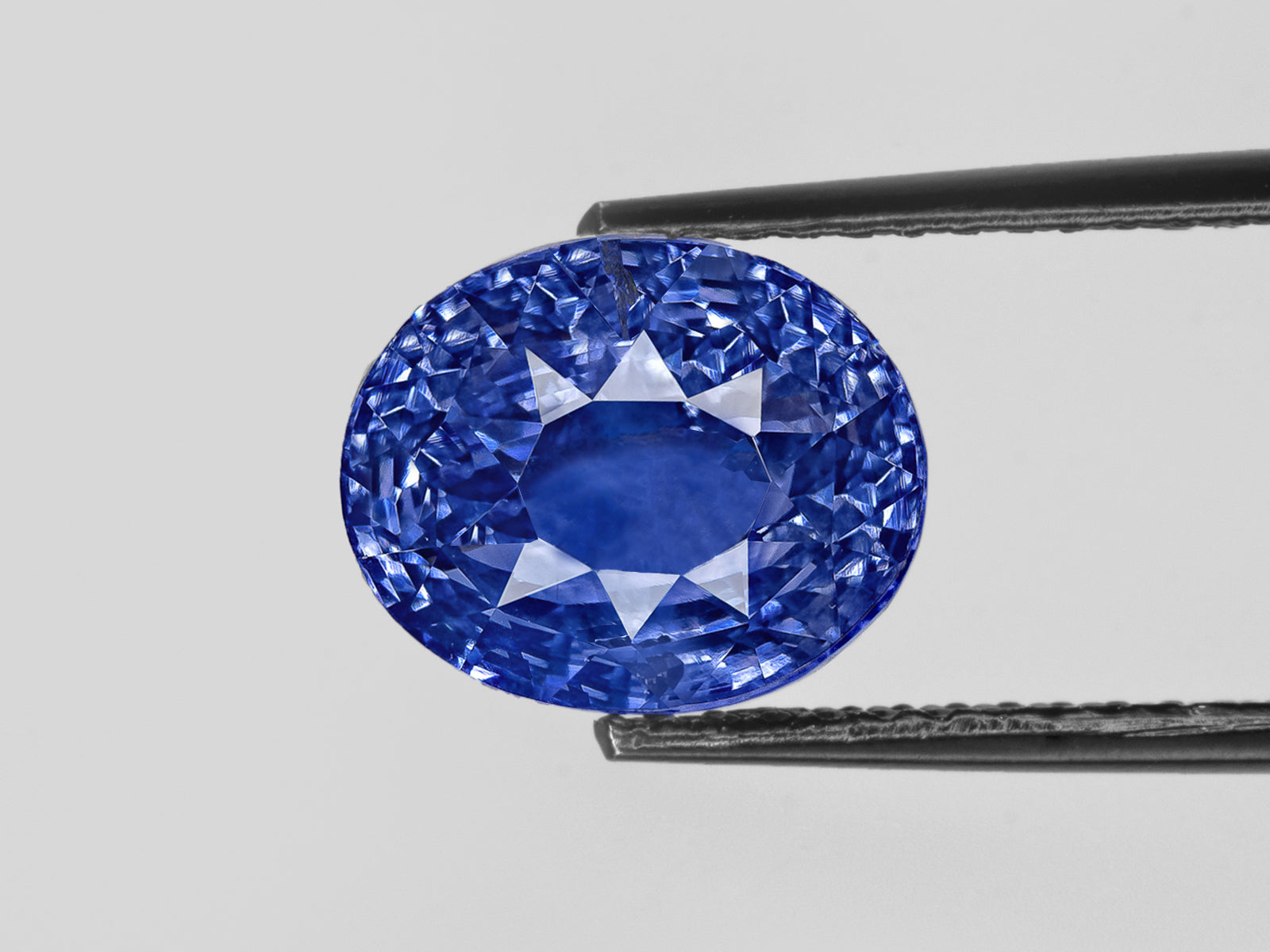 8802740-oval-velvety-cornflower-blue-grs-sri-lanka-natural-blue-sapphire-8.28-ct