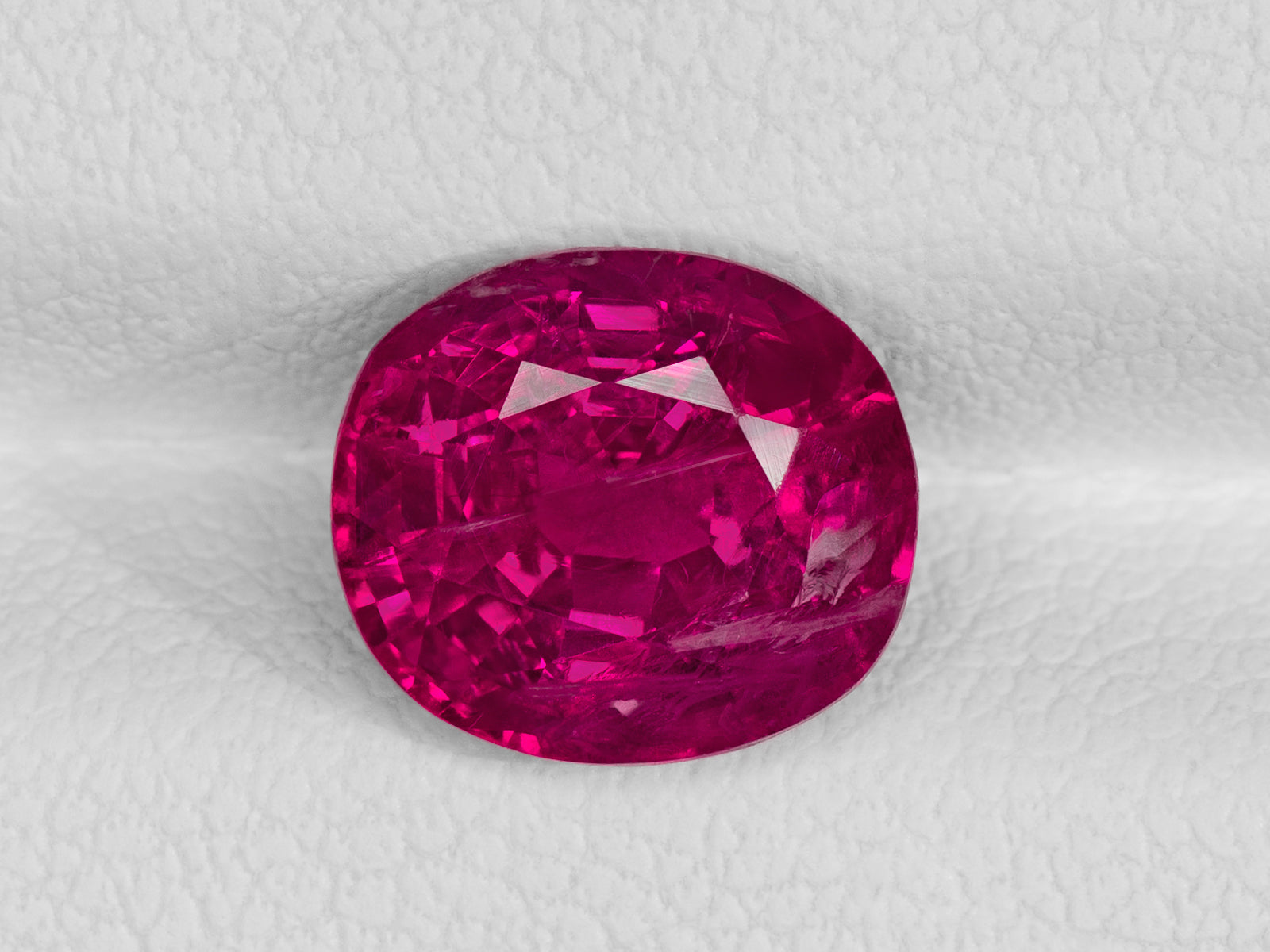 8802743-oval-fiery-vivid-pinkish-red-igi-burma-natural-ruby-3.05-ct