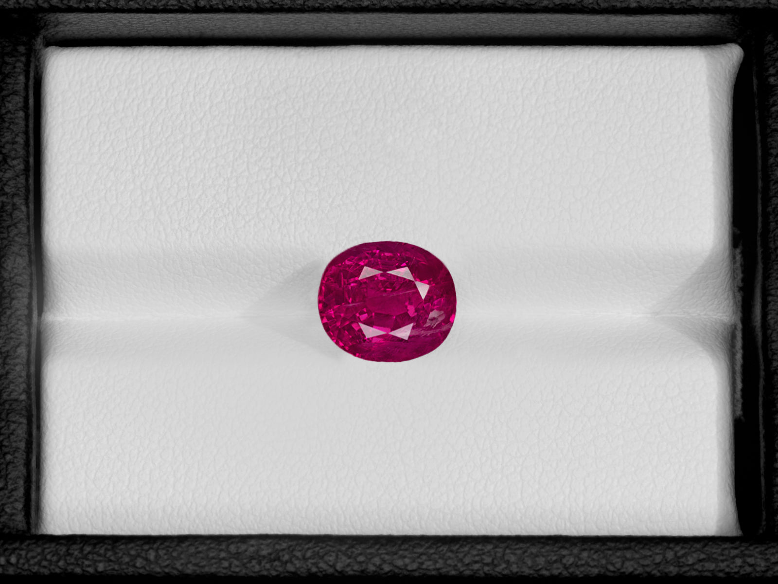 8802743-oval-fiery-vivid-pinkish-red-igi-burma-natural-ruby-3.05-ct