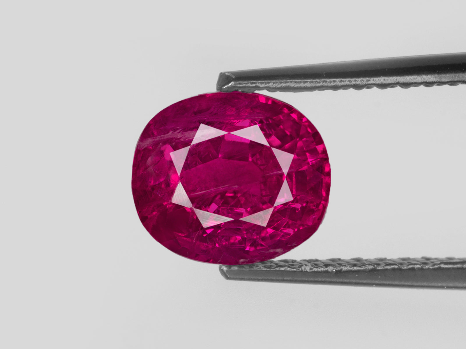 8802743-oval-fiery-vivid-pinkish-red-igi-burma-natural-ruby-3.05-ct