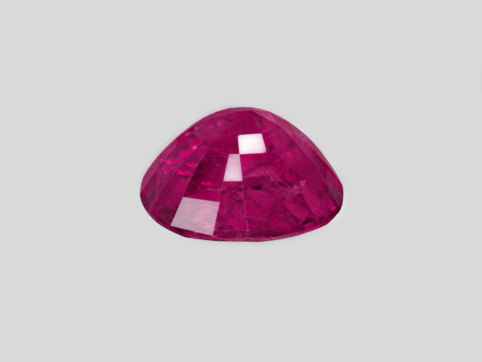 8802743-oval-fiery-vivid-pinkish-red-igi-burma-natural-ruby-3.05-ct