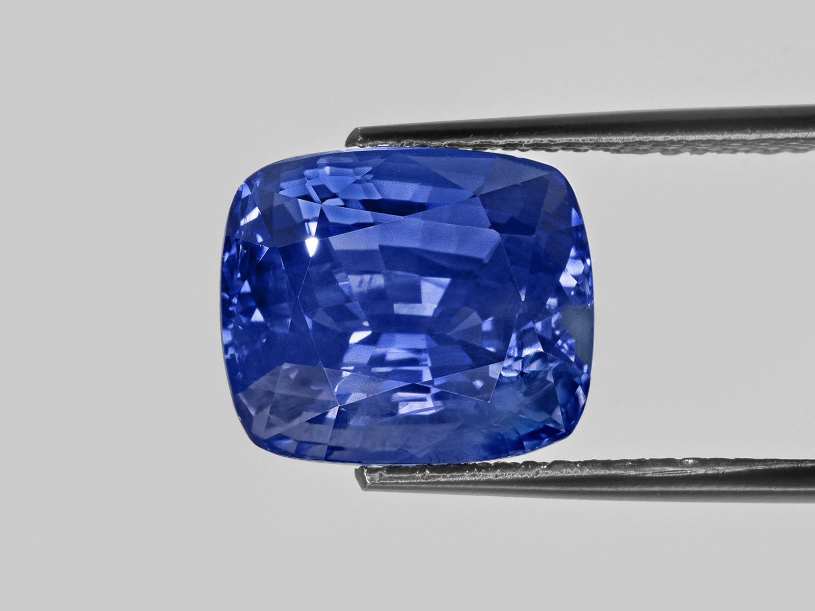 8802746-cushion-velvety-cornflower-blue-grs-sri-lanka-natural-blue-sapphire-14.99-ct