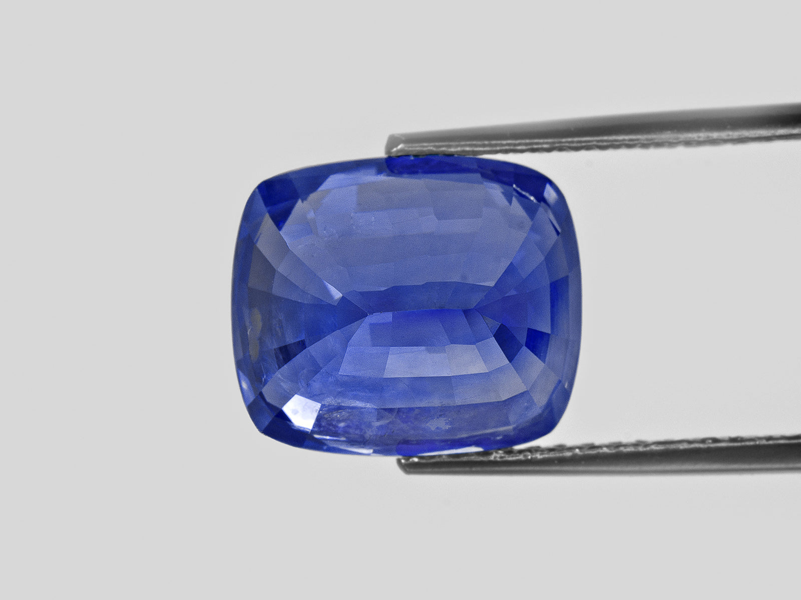 8802746-cushion-velvety-cornflower-blue-grs-sri-lanka-natural-blue-sapphire-14.99-ct
