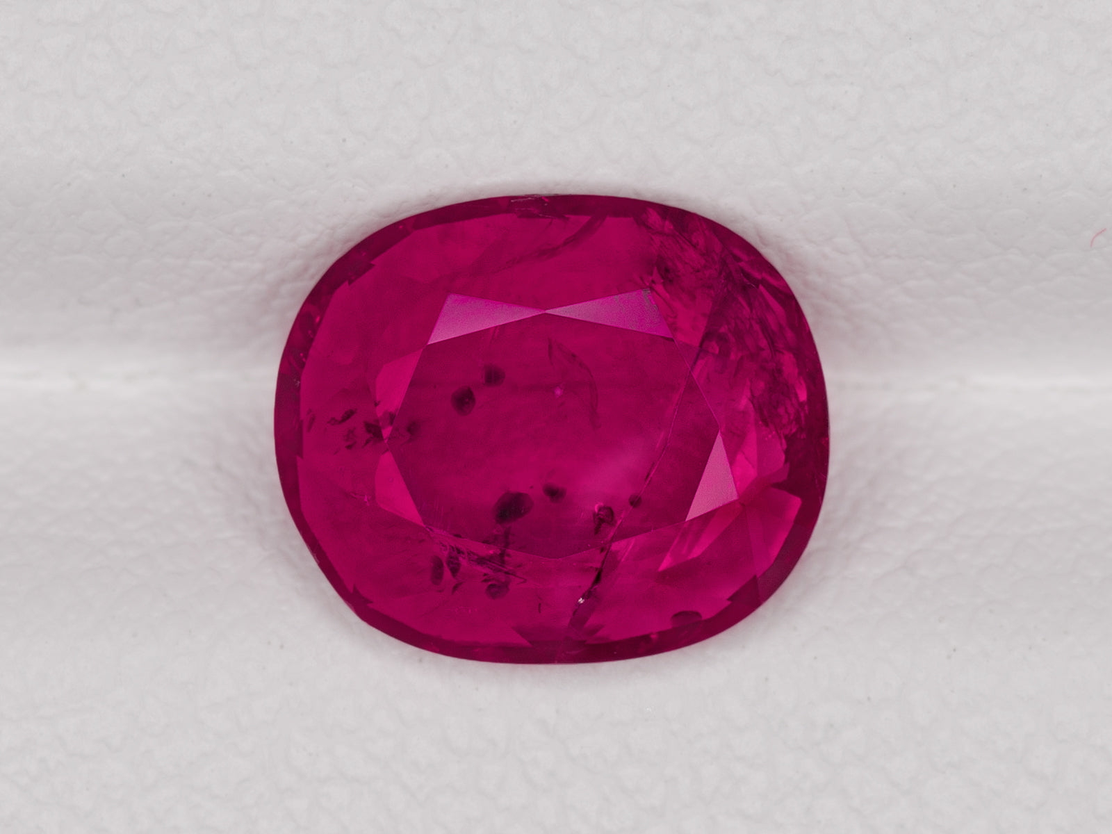 8802836-oval-deep-magenta-red-igi-mozambique-natural-ruby-2.77-ct