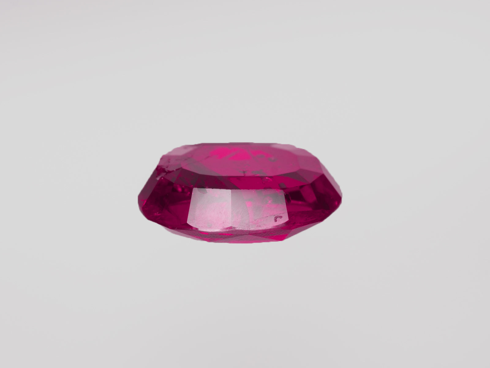 8802836-oval-deep-magenta-red-igi-mozambique-natural-ruby-2.77-ct