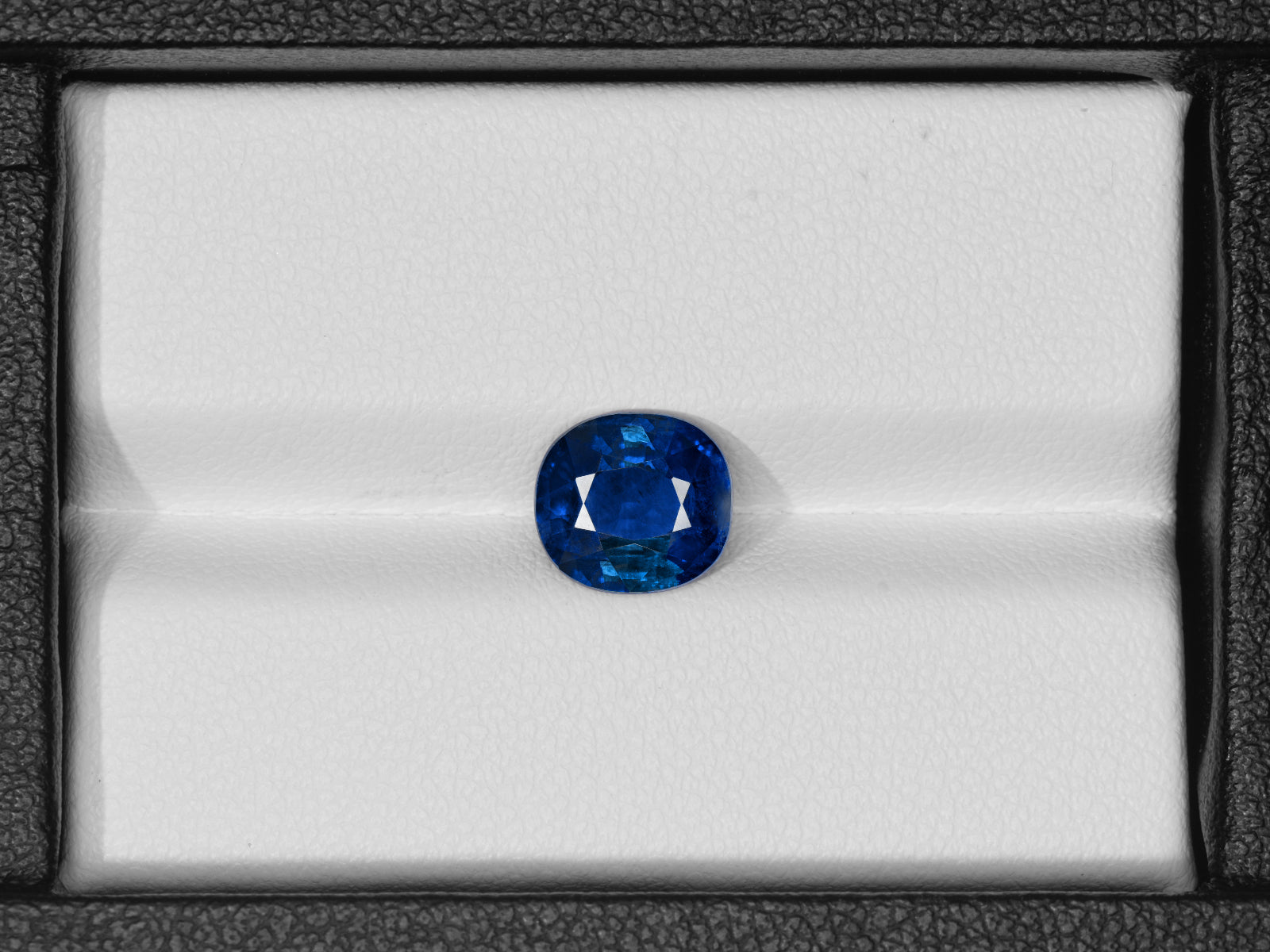 8802837-oval-intense-royal-blue-with-a-slight-greenish-hue-aigs-madagascar-natural-blue-sapphire-2.60-ct