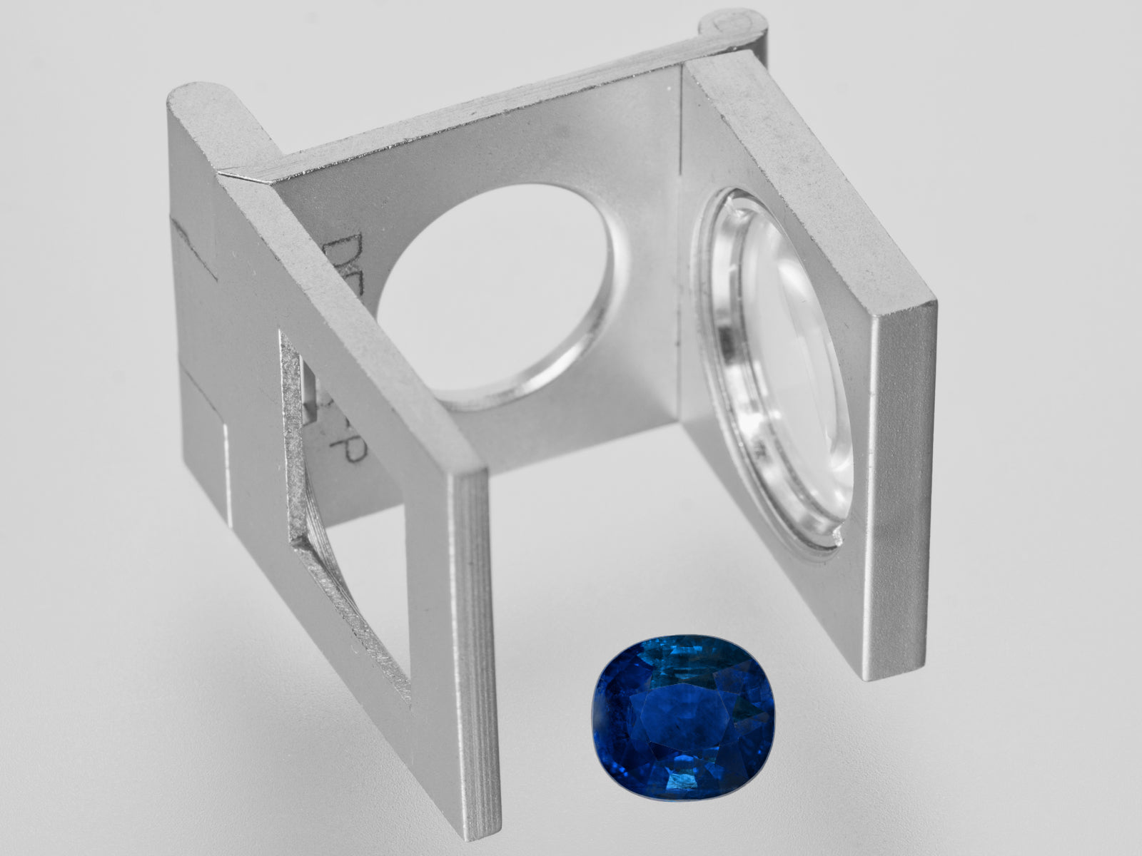 8802837-oval-intense-royal-blue-with-a-slight-greenish-hue-aigs-madagascar-natural-blue-sapphire-2.60-ct