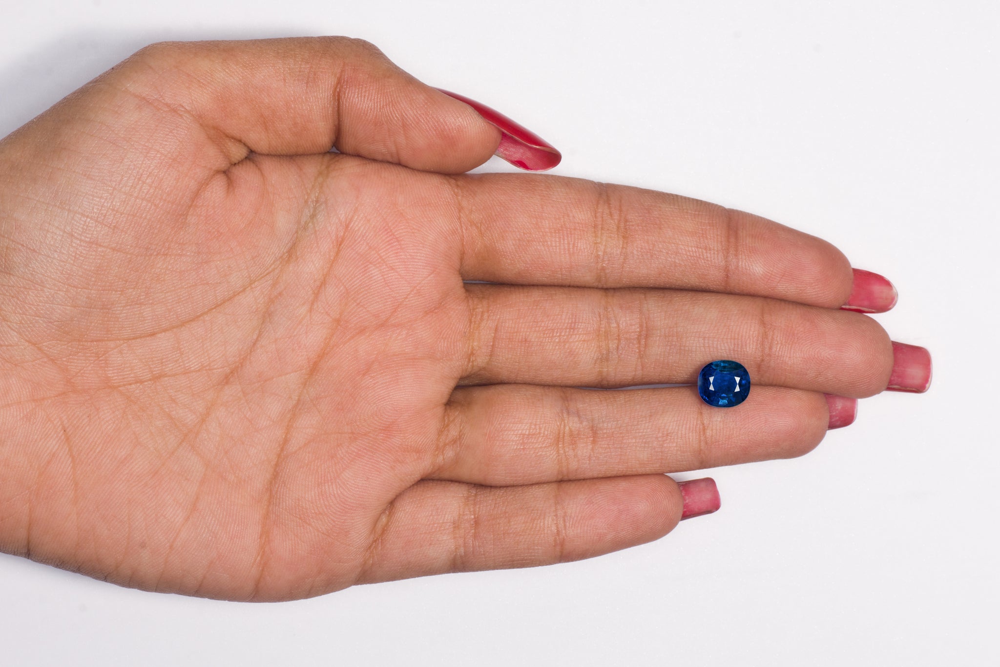 8802837-oval-intense-royal-blue-with-a-slight-greenish-hue-aigs-madagascar-natural-blue-sapphire-2.60-ct