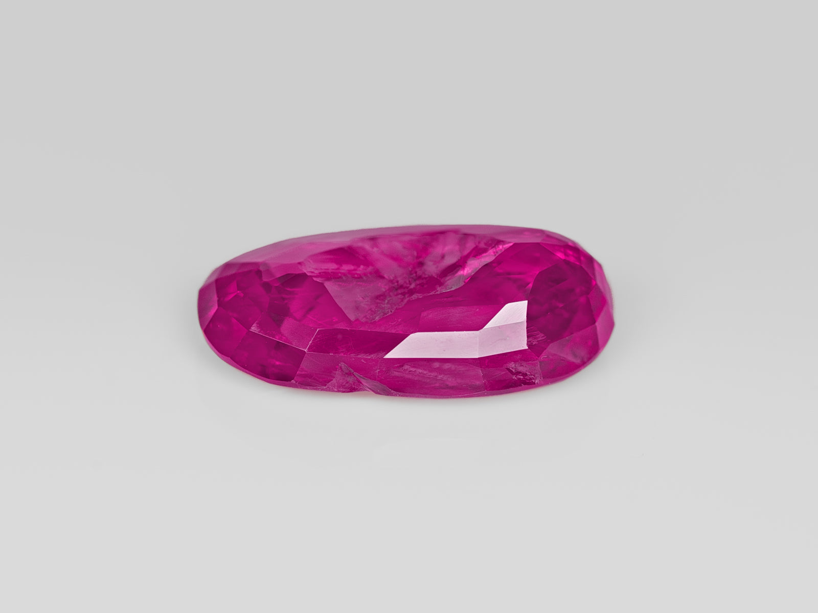 8802984-oval-intense-pink-gia-burma-natural-pink-sapphire-3.88-ct