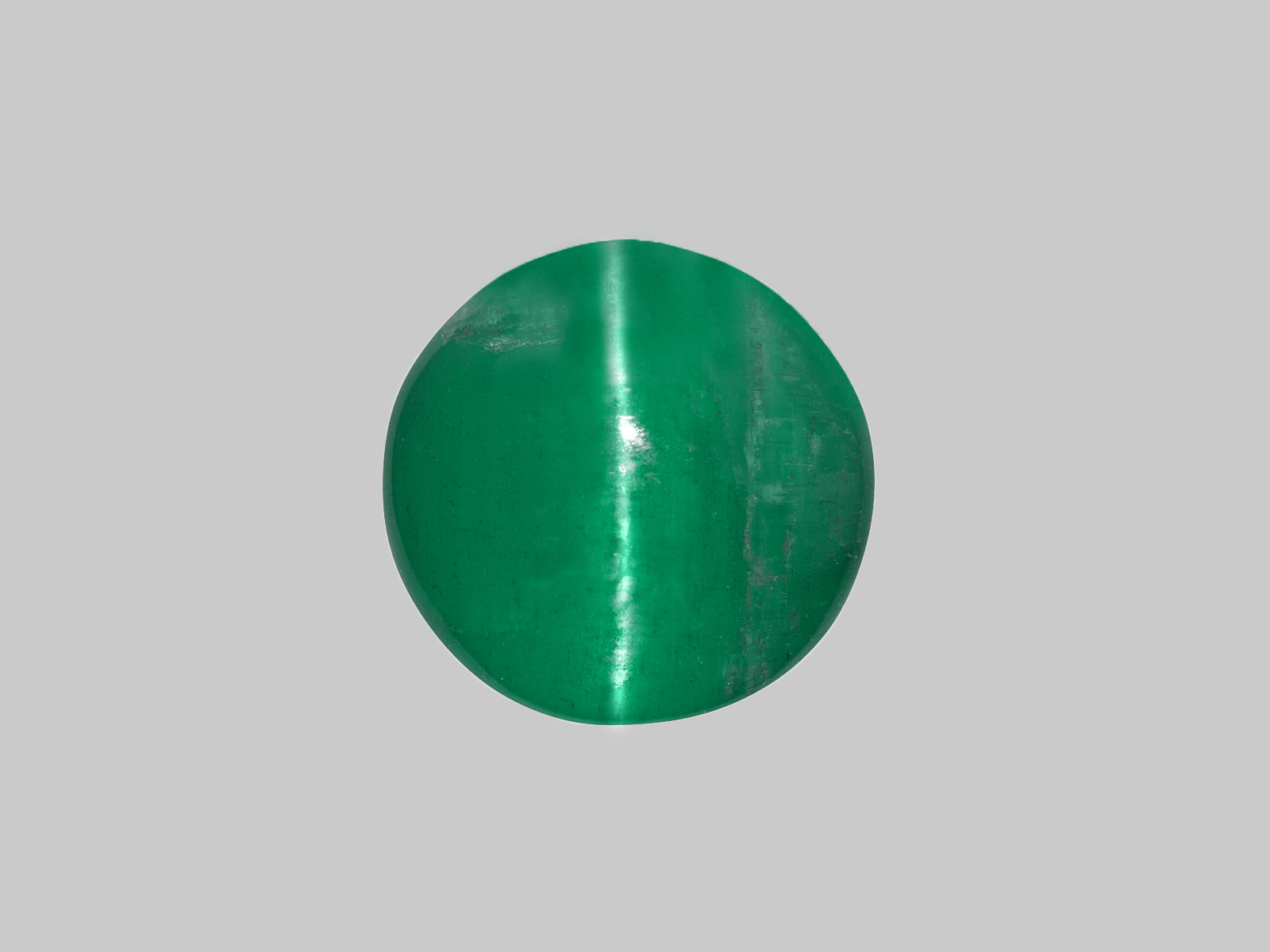 8802873-cabochon-rich-intense-green-igi-zambia-natural-cat's-eye-emerald-4.18-ct