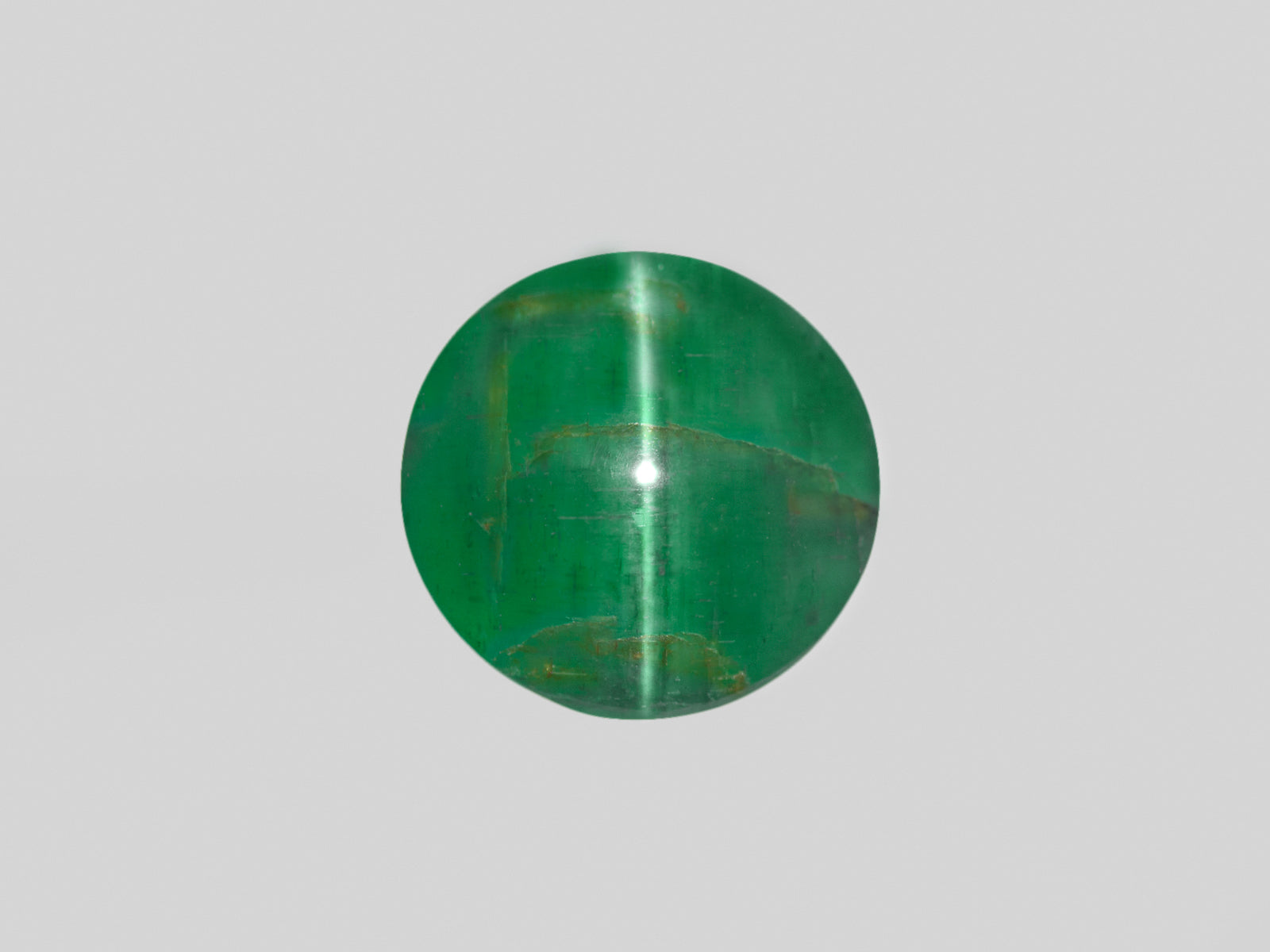 8802875-cabochon-intense-green-igi-zambia-natural-cat's-eye-emerald-2.52-ct