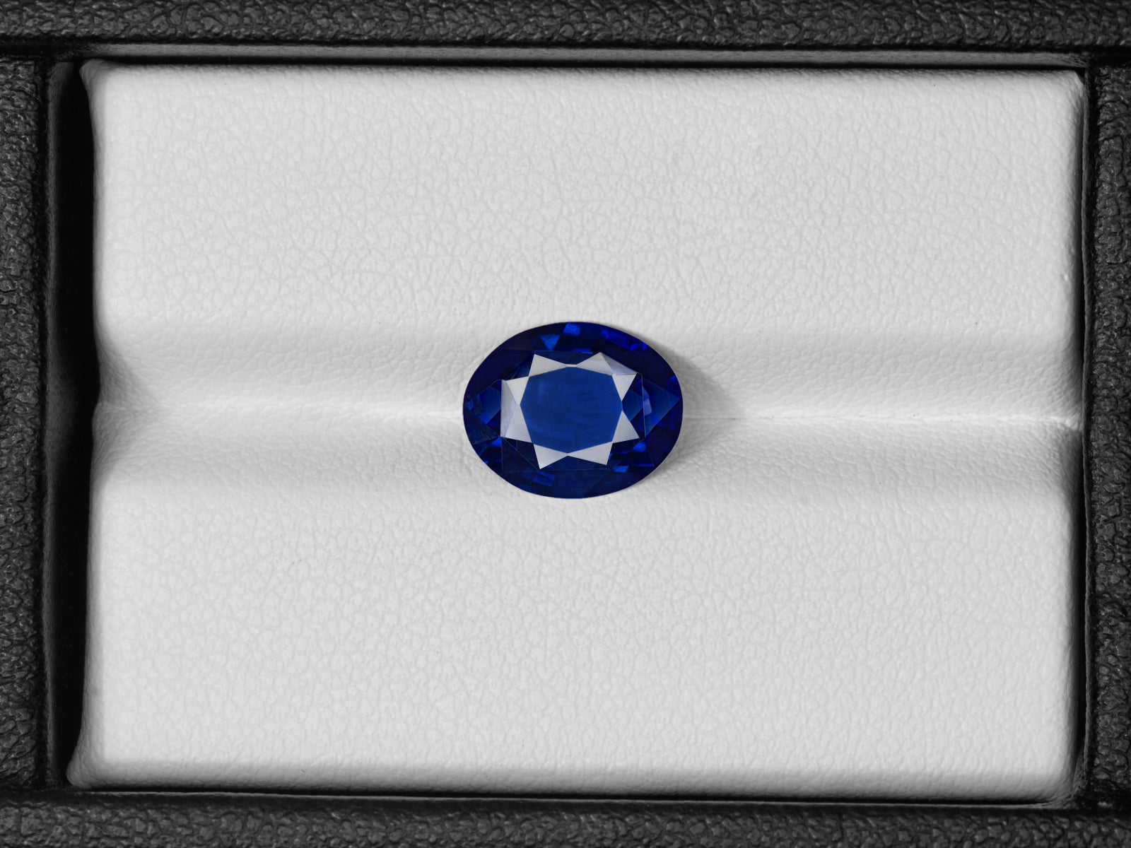 8802910-oval-deep-royal-blue-grs-sri-lanka-natural-blue-sapphire-2.52-ct