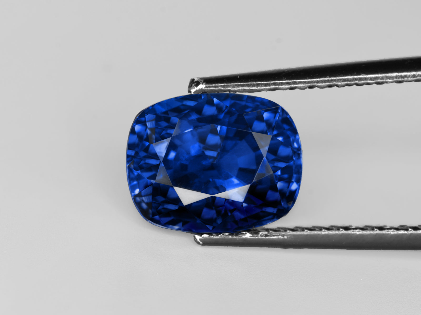 8802911-cushion-fiery-rich-royal-blue-grs-sri-lanka-natural-blue-sapphire-5.10-ct