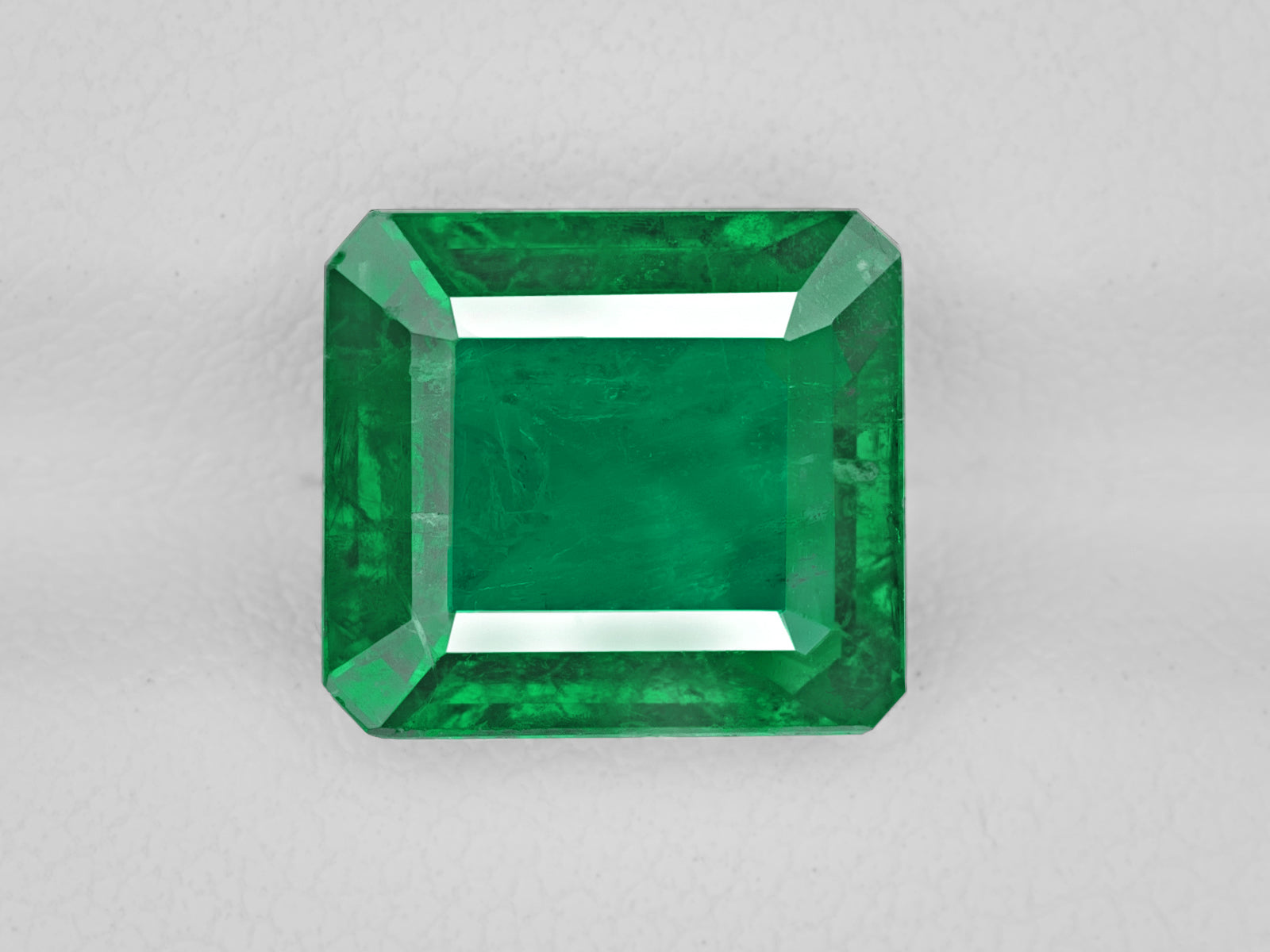 8802921-octagonal-rich-intense-green-igi-zambia-natural-emerald-4.39-ct