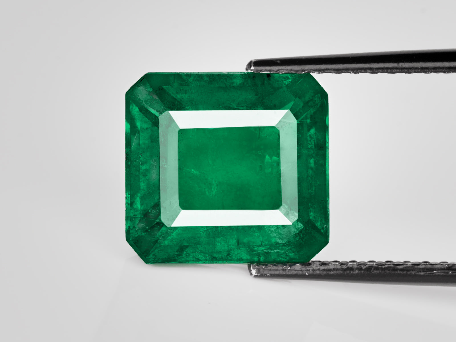 8802923-octagonal-rich-intense-green-igi-zambia-natural-emerald-8.30-ct