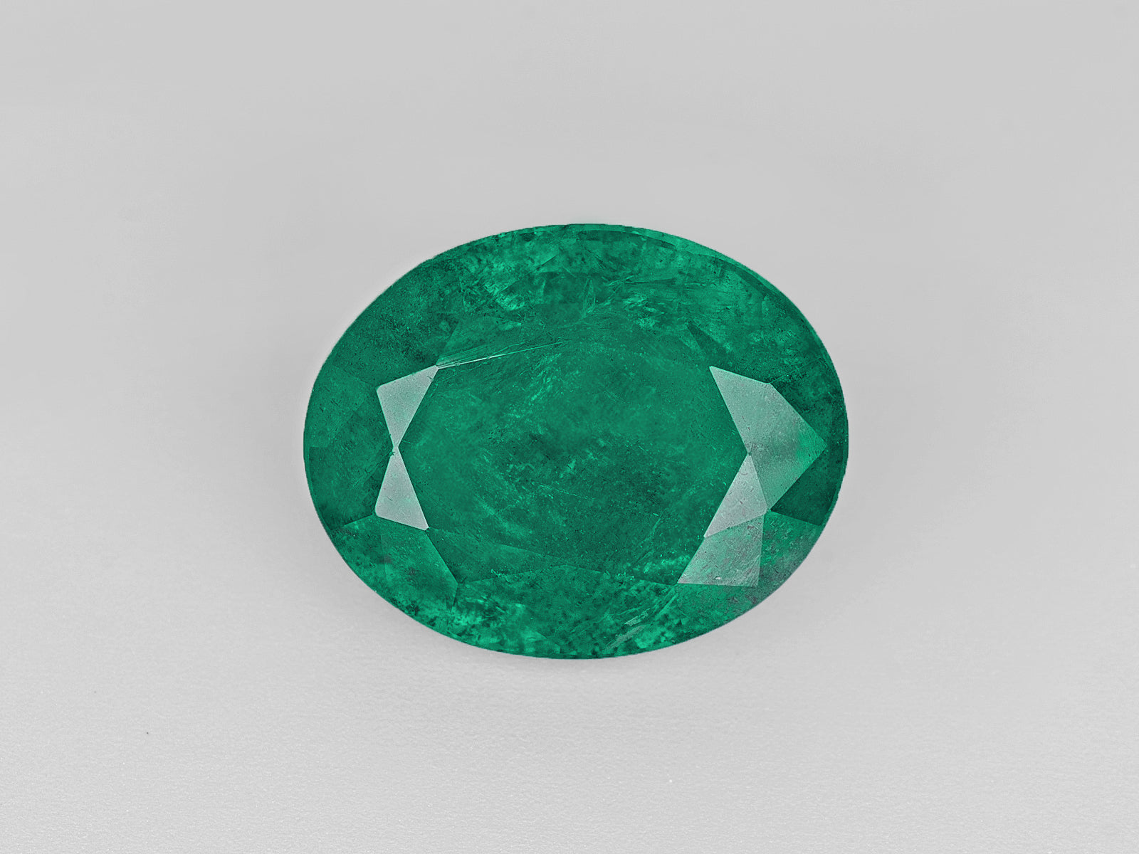 8802912-oval-deep-green-gii-zambia-natural-emerald-4.95-ct