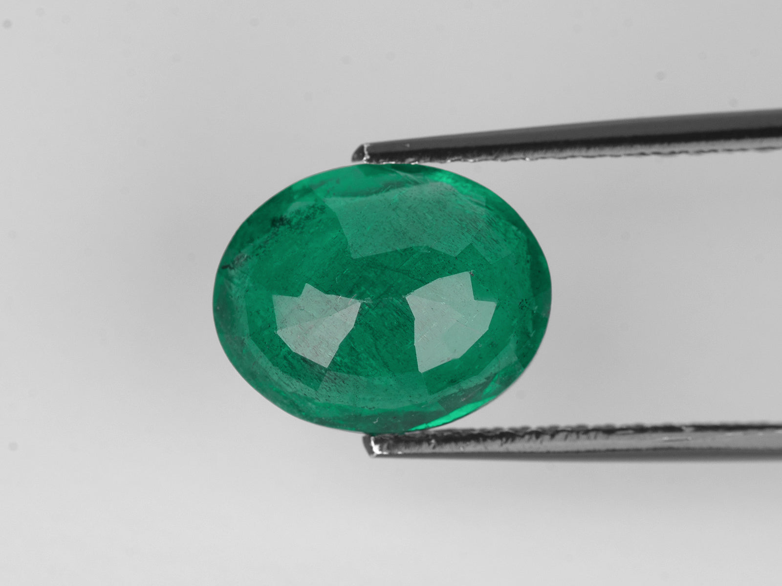 8802912-oval-deep-green-gii-zambia-natural-emerald-4.95-ct